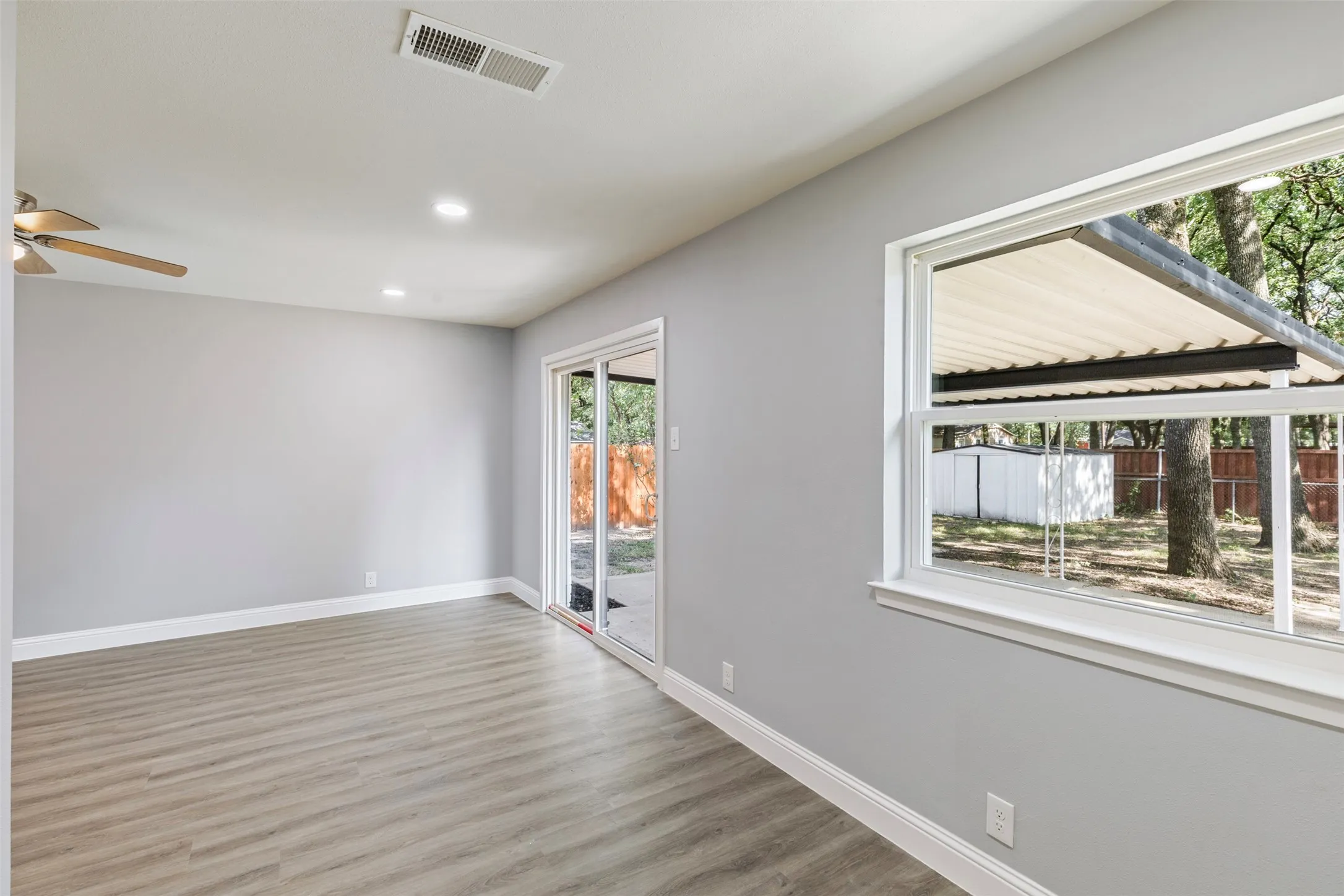 Single Family Residence For Sale in Dallas County , 11412 Small Drive, Balch Springs, Texas 75180, 3 Bedroom, 2 Bathroom, 2 Garage spaces, 1,113 Sqft, built in 1971, mls#21339703, Real Estate Agent in Balch Springs, Homes For Sale in Dallas county, Homes For Sale in Balch Springs, Realtor in Balch Springs Texas, Real Estate Brokerage Independent Realty Texas, Luminita Cordes Realtor