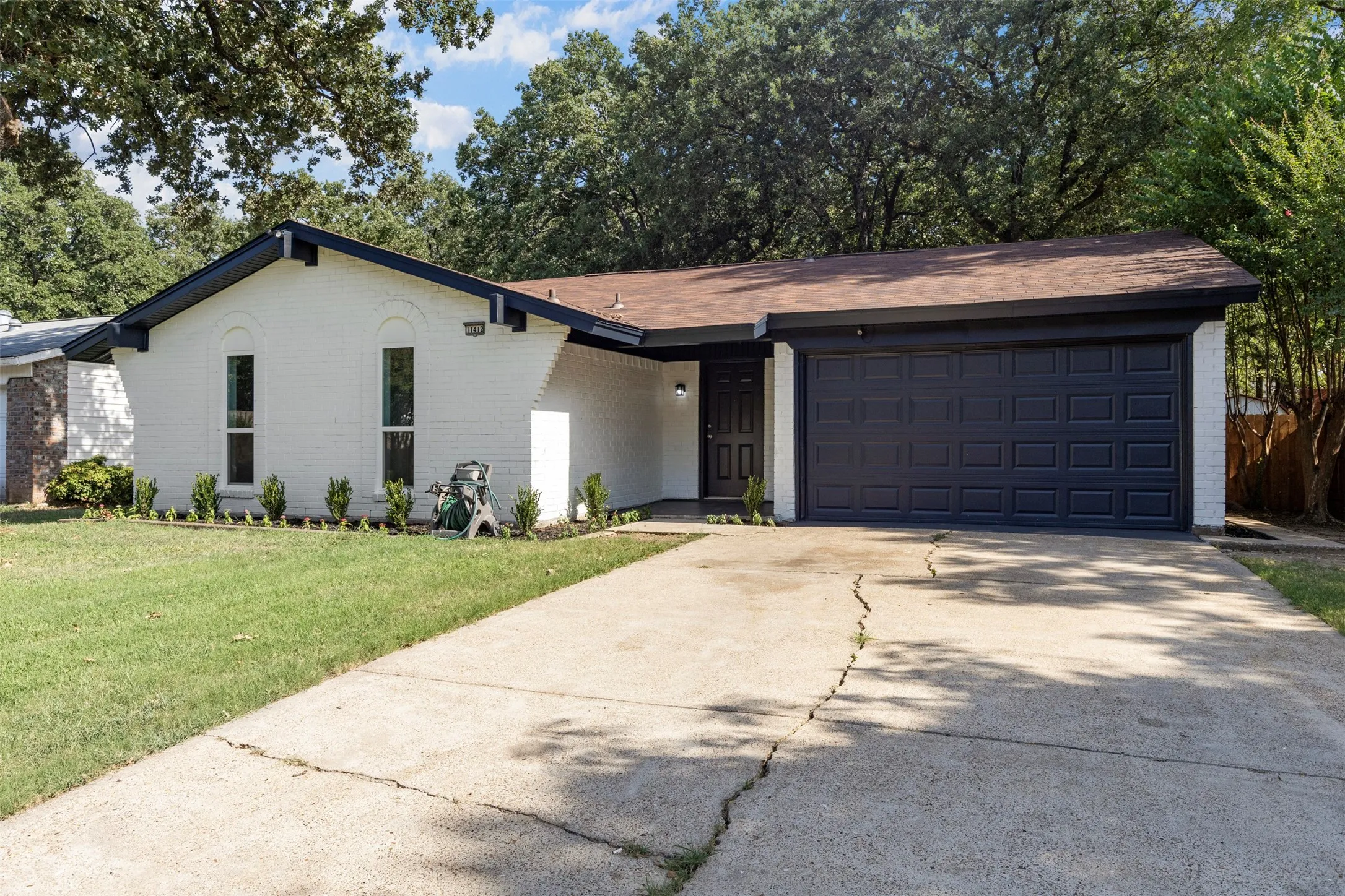 Single Family Residence For Sale in Dallas County , 11412 Small Drive, Balch Springs, Texas 75180, 3 Bedroom, 2 Bathroom, 2 Garage spaces, 1,113 Sqft, built in 1971, mls#21339703, Real Estate Agent in Balch Springs, Homes For Sale in Dallas county, Homes For Sale in Balch Springs, Realtor in Balch Springs Texas, Real Estate Brokerage Independent Realty Texas, Luminita Cordes Realtor