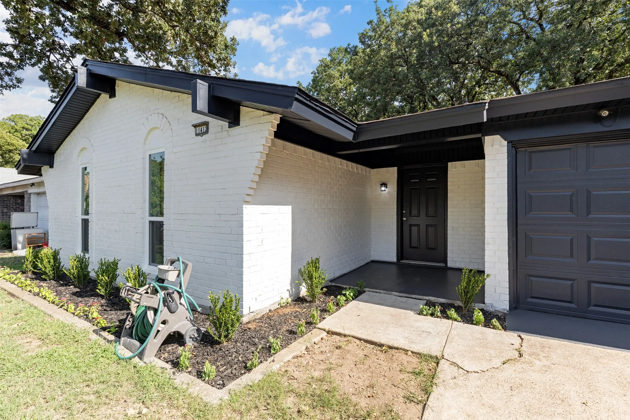 Single Family Residence For Sale in Dallas County , 11412 Small Drive, Balch Springs, Texas 75180, 3 Bedroom, 2 Bathroom, 2 Garage spaces, 1,113 Sqft, built in 1971, mls#21339703, Real Estate Agent in Balch Springs, Homes For Sale in Dallas county, Homes For Sale in Balch Springs, Realtor in Balch Springs Texas, Real Estate Brokerage Independent Realty Texas, Luminita Cordes Realtor
