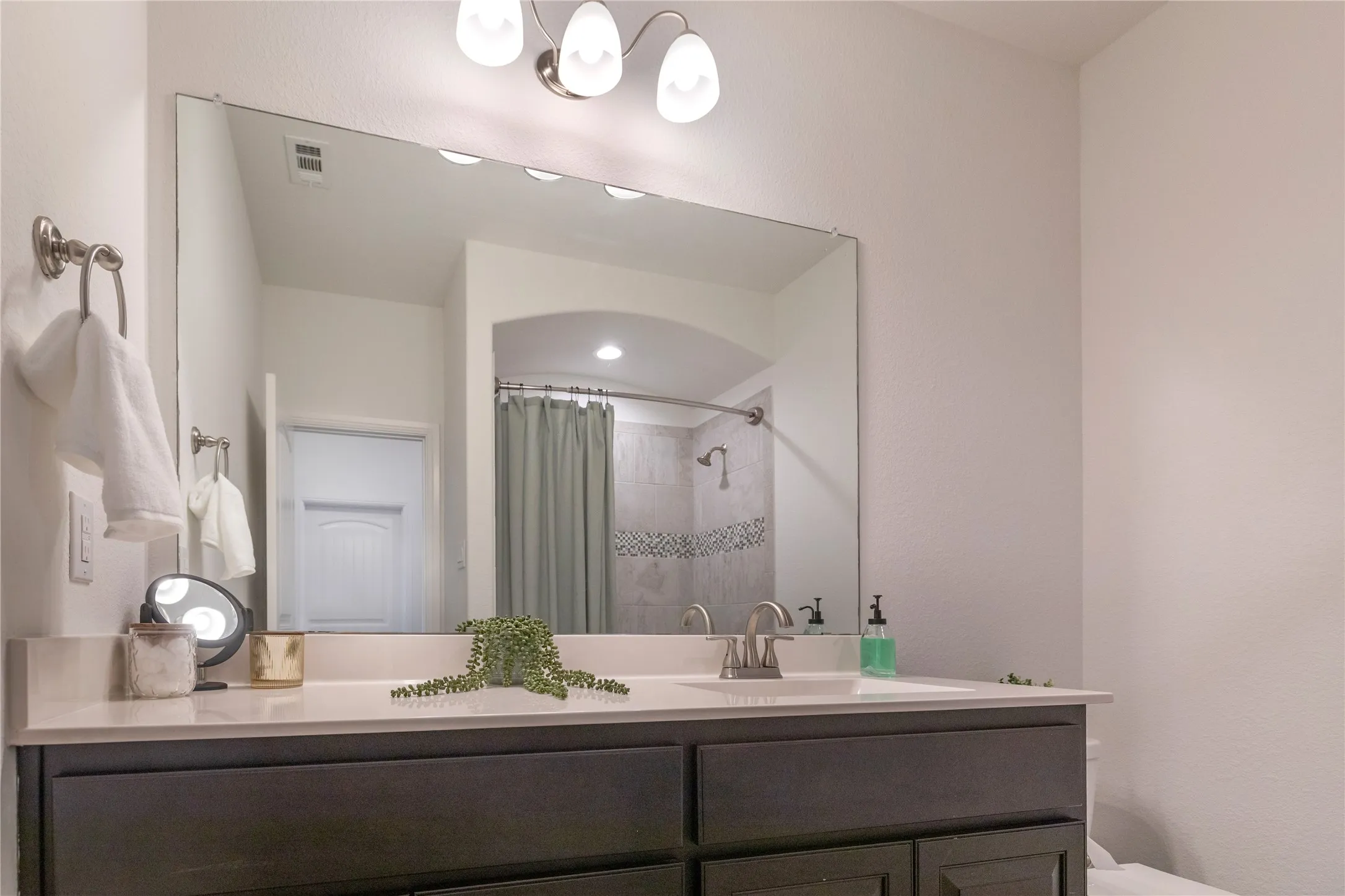 Single Family Residence For Sale in Tarrant County , 5044 Sugarcane Lane, Fort Worth, Texas 76179, 3 Bedroom, 2 Bathroom, 2 Garage spaces, 1,720 Sqft, built in 2018, mls#21336201, Real Estate Agent in Fort Worth, Homes For Sale in Tarrant county, Homes For Sale in Fort Worth, Realtor in Fort Worth Texas, Real Estate Brokerage Independent Realty Texas, Luminita Cordes Realtor