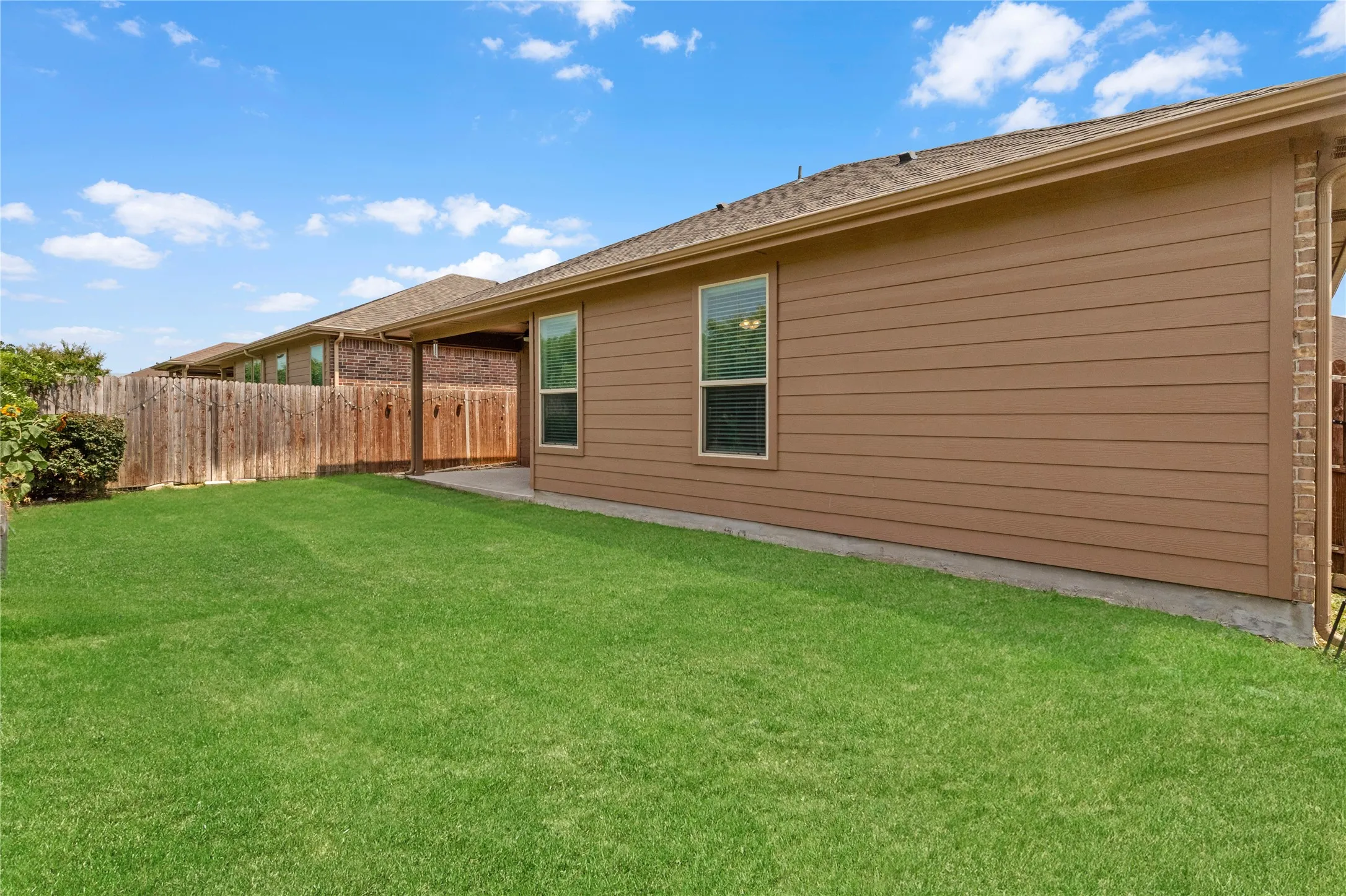 Single Family Residence For Sale in Tarrant County , 5044 Sugarcane Lane, Fort Worth, Texas 76179, 3 Bedroom, 2 Bathroom, 2 Garage spaces, 1,720 Sqft, built in 2018, mls#21336201, Real Estate Agent in Fort Worth, Homes For Sale in Tarrant county, Homes For Sale in Fort Worth, Realtor in Fort Worth Texas, Real Estate Brokerage Independent Realty Texas, Luminita Cordes Realtor