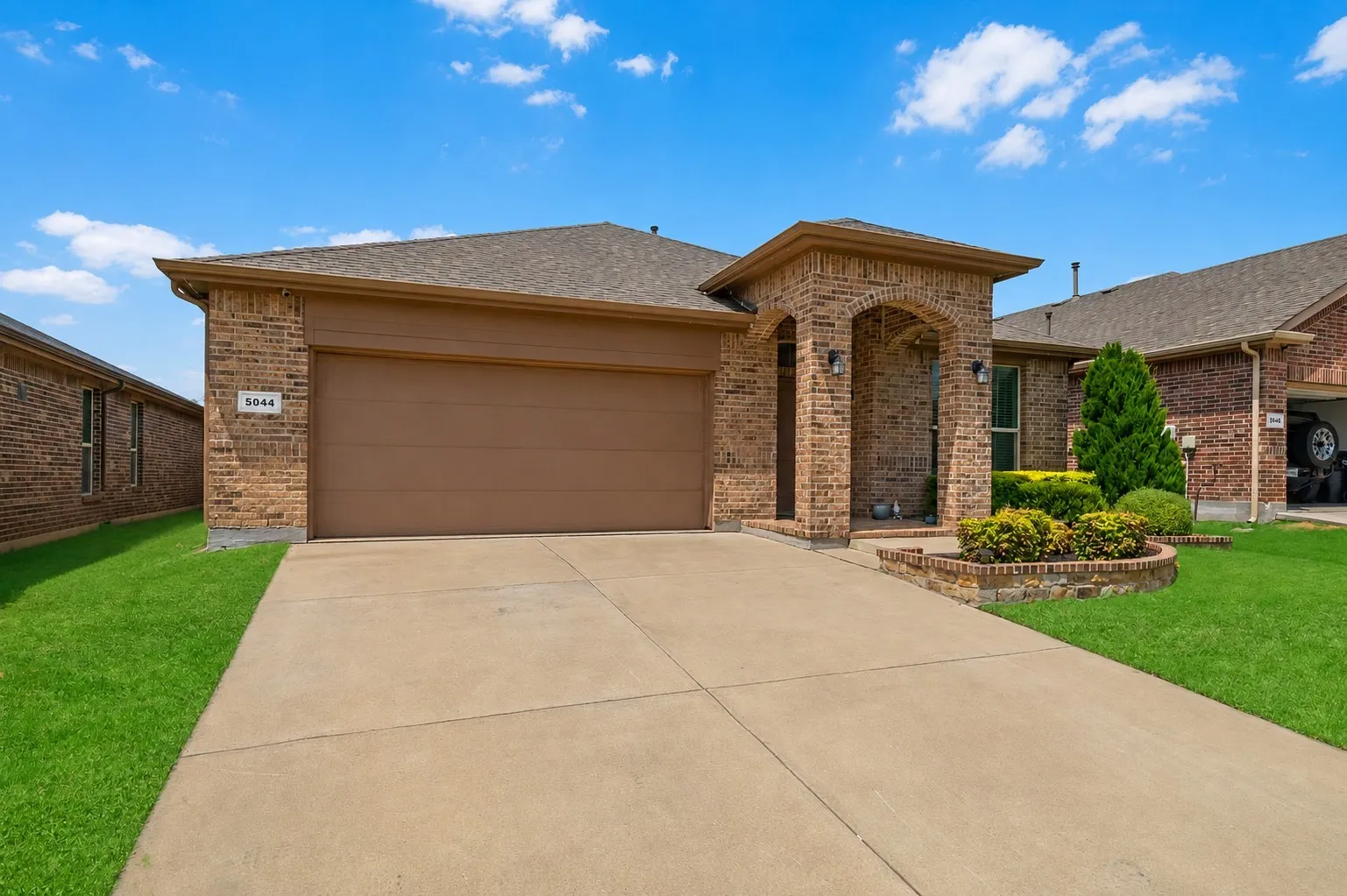 Single Family Residence For Sale in Tarrant County , 5044 Sugarcane Lane, Fort Worth, Texas 76179, 3 Bedroom, 2 Bathroom, 2 Garage spaces, 1,720 Sqft, built in 2018, mls#21336201, Real Estate Agent in Fort Worth, Homes For Sale in Tarrant county, Homes For Sale in Fort Worth, Realtor in Fort Worth Texas, Real Estate Brokerage Independent Realty Texas, Luminita Cordes Realtor