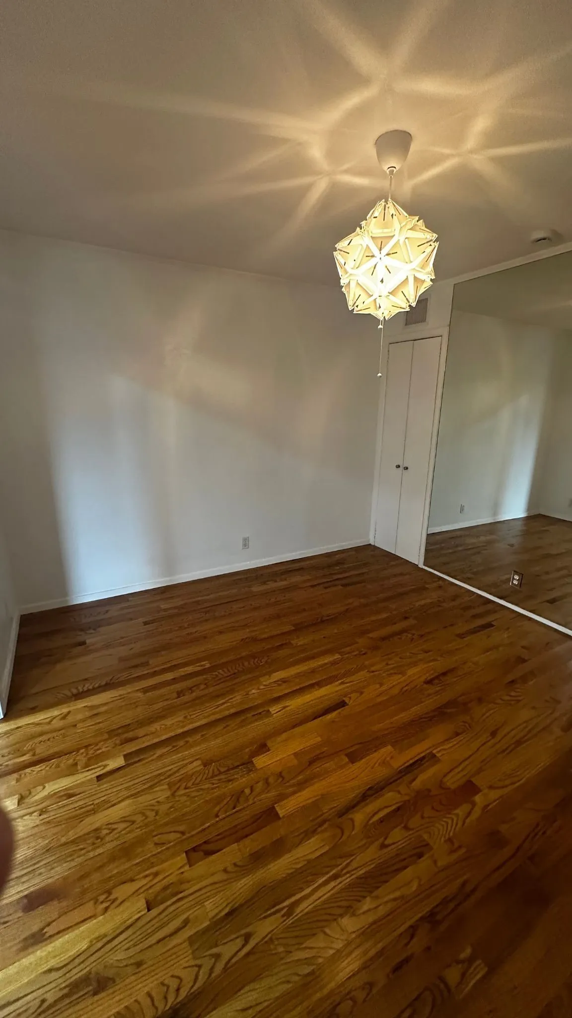 Condominium For Sale in Dallas County , 5034 N Hall Street, Dallas, Texas 75235, 1 Bedroom, 1 Bathroom, Garage spaces, 714 Sqft, built in 1954, Price $155,000, mls#21338188, Real Estate Agent in Dallas, Homes For Sale in Dallas county, Homes For Sale in Dallas, Realtor in Dallas Texas, Real Estate Brokerage Independent Realty Texas, Luminita Cordes Realtor