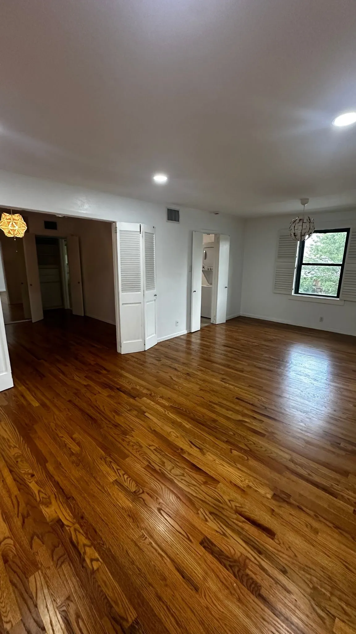 Condominium For Sale in Dallas County , 5034 N Hall Street, Dallas, Texas 75235, 1 Bedroom, 1 Bathroom, Garage spaces, 714 Sqft, built in 1954, Price $155,000, mls#21338188, Real Estate Agent in Dallas, Homes For Sale in Dallas county, Homes For Sale in Dallas, Realtor in Dallas Texas, Real Estate Brokerage Independent Realty Texas, Luminita Cordes Realtor