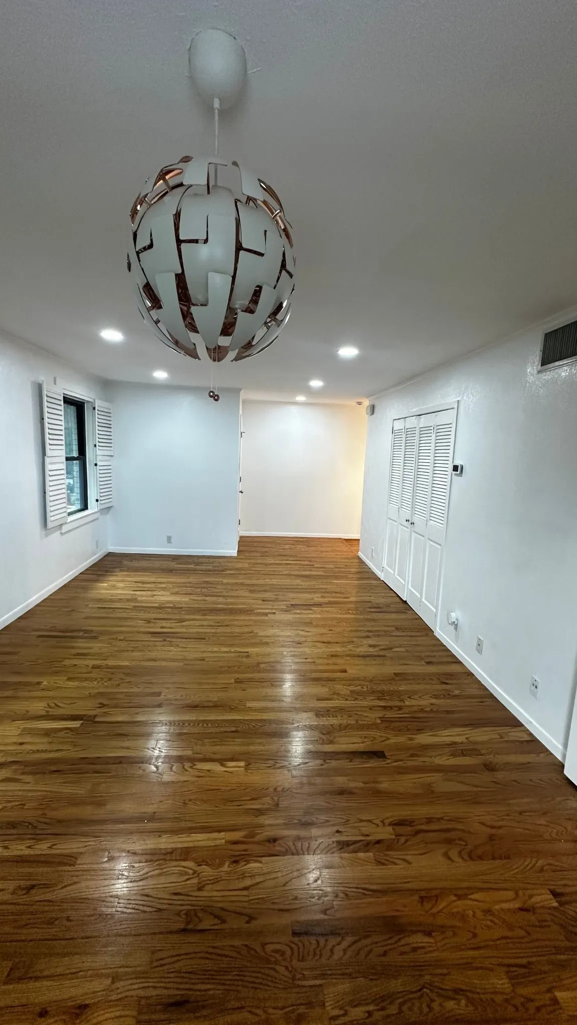 Condominium For Sale in Dallas County , 5034 N Hall Street, Dallas, Texas 75235, 1 Bedroom, 1 Bathroom, Garage spaces, 714 Sqft, built in 1954, Price $155,000, mls#21338188, Real Estate Agent in Dallas, Homes For Sale in Dallas county, Homes For Sale in Dallas, Realtor in Dallas Texas, Real Estate Brokerage Independent Realty Texas, Luminita Cordes Realtor