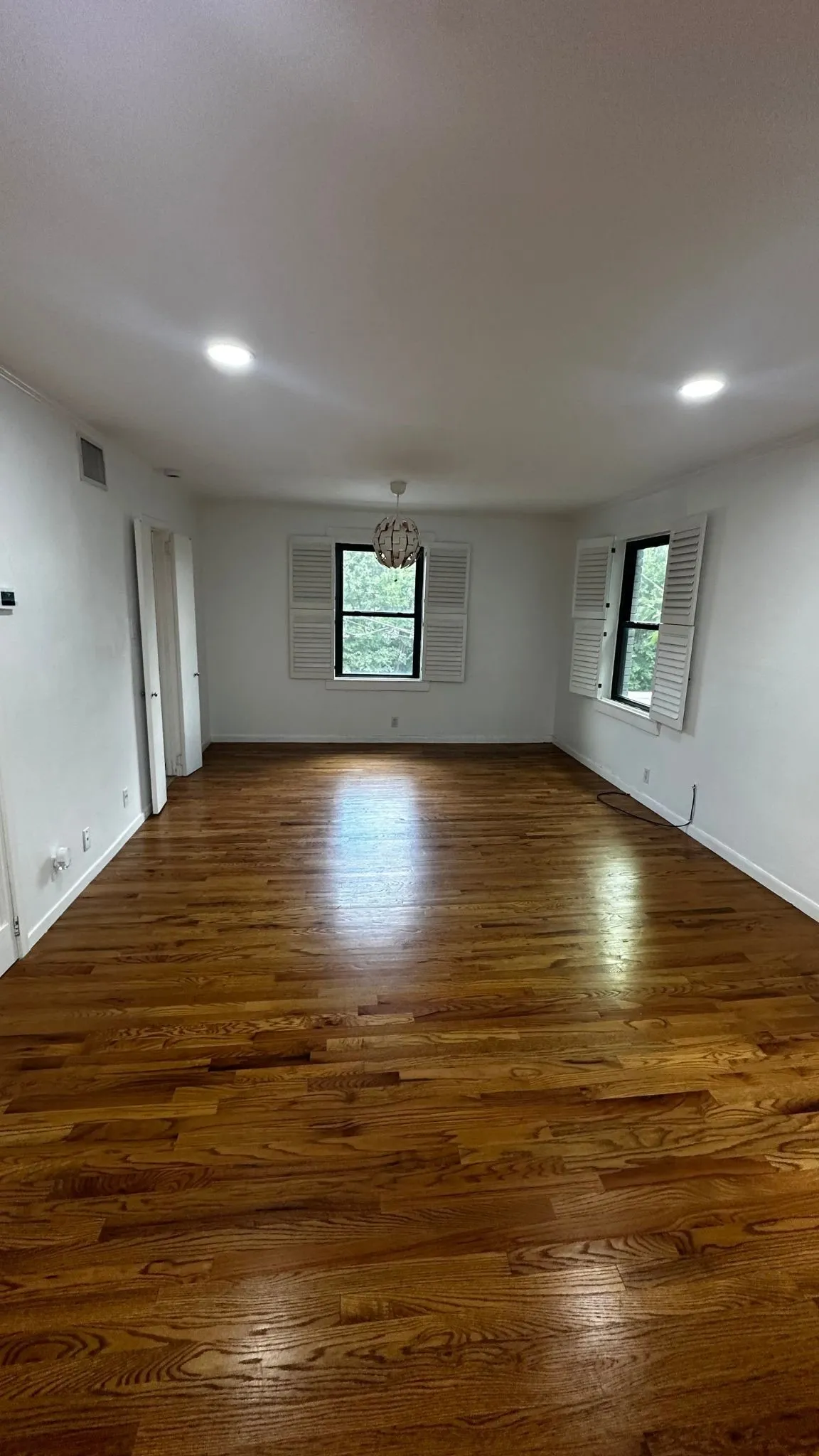 Condominium For Sale in Dallas County , 5034 N Hall Street, Dallas, Texas 75235, 1 Bedroom, 1 Bathroom, Garage spaces, 714 Sqft, built in 1954, Price $155,000, mls#21338188, Real Estate Agent in Dallas, Homes For Sale in Dallas county, Homes For Sale in Dallas, Realtor in Dallas Texas, Real Estate Brokerage Independent Realty Texas, Luminita Cordes Realtor