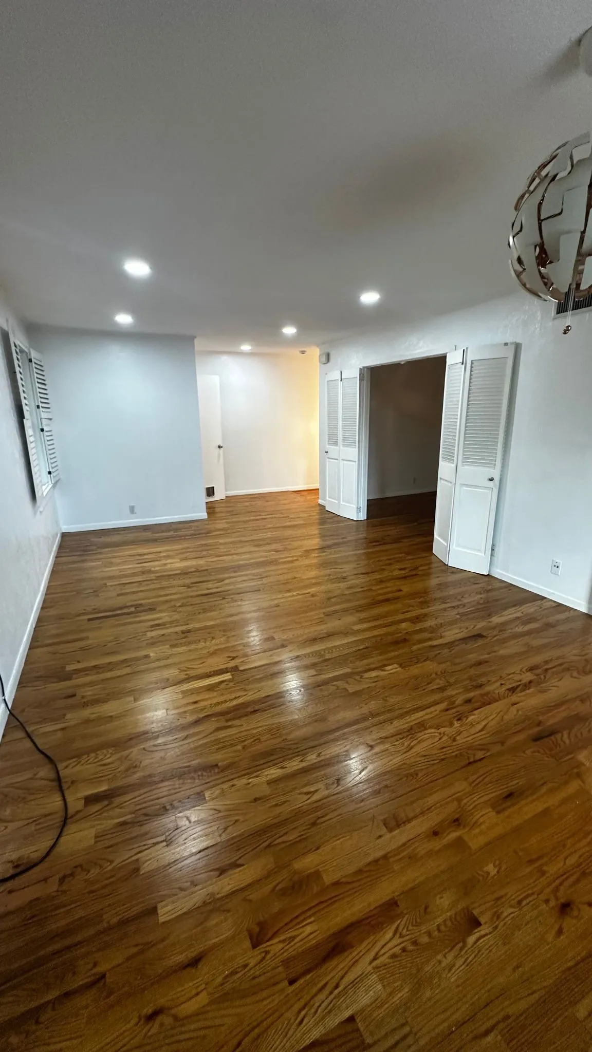 Condominium For Sale in Dallas County , 5034 N Hall Street, Dallas, Texas 75235, 1 Bedroom, 1 Bathroom, Garage spaces, 714 Sqft, built in 1954, Price $155,000, mls#21338188, Real Estate Agent in Dallas, Homes For Sale in Dallas county, Homes For Sale in Dallas, Realtor in Dallas Texas, Real Estate Brokerage Independent Realty Texas, Luminita Cordes Realtor