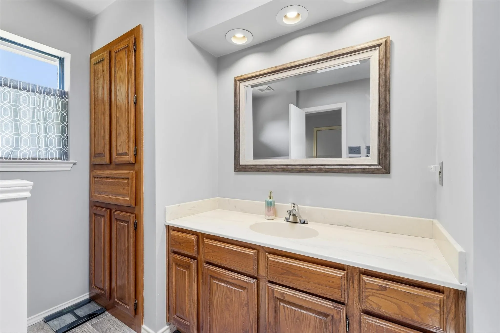 Single Family Residence For Sale in Dallas County , 329 Pepperwood Street, Coppell, Texas 75019, 4 Bedroom, 2 Bathroom, 2 Garage spaces, 1,610 Sqft, built in 1984, mls#21340470, Real Estate Agent in Coppell, Homes For Sale in Dallas county, Homes For Sale in Coppell, Realtor in Coppell Texas, Real Estate Brokerage Independent Realty Texas, Luminita Cordes Realtor