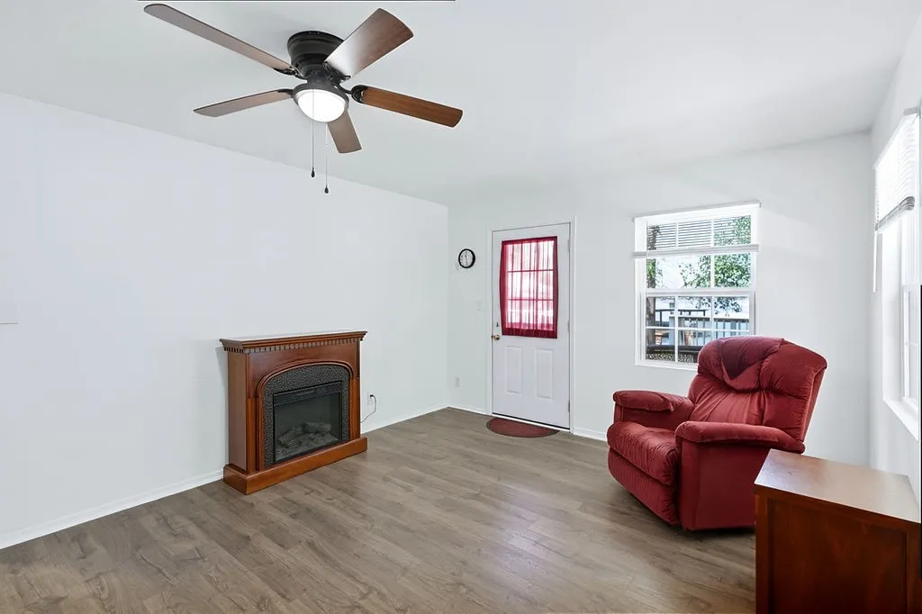 Single Family Residence For Sale in Morris County , 208 SOUTHSHORE Drive, Lone Star, Texas 75668, 3 Bedroom, 2 Bathroom, Garage spaces, 1,944 Sqft, built in 1950, mls#21341280, Real Estate Agent in Lone Star, Homes For Sale in Morris county, Homes For Sale in Lone Star, Realtor in Lone Star Texas, Real Estate Brokerage Independent Realty Texas, Luminita Cordes Realtor