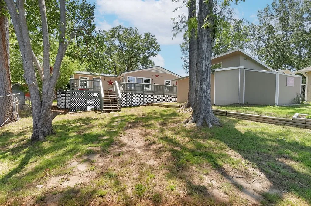 Single Family Residence For Sale in Morris County , 208 SOUTHSHORE Drive, Lone Star, Texas 75668, 3 Bedroom, 2 Bathroom, Garage spaces, 1,944 Sqft, built in 1950, mls#21341280, Real Estate Agent in Lone Star, Homes For Sale in Morris county, Homes For Sale in Lone Star, Realtor in Lone Star Texas, Real Estate Brokerage Independent Realty Texas, Luminita Cordes Realtor
