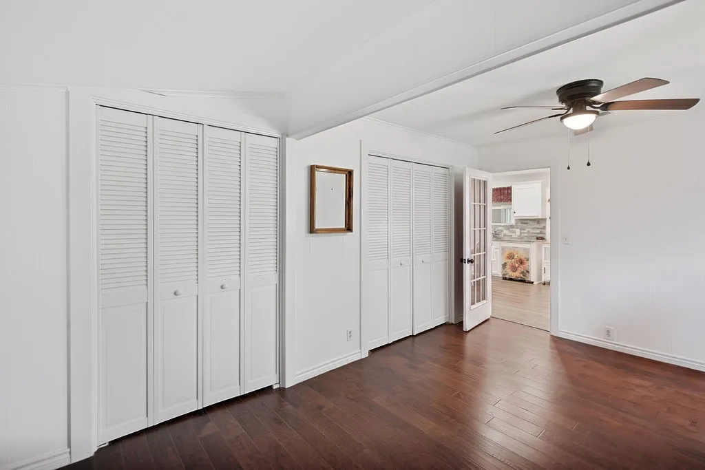 Single Family Residence For Sale in Morris County , 208 SOUTHSHORE Drive, Lone Star, Texas 75668, 3 Bedroom, 2 Bathroom, Garage spaces, 1,944 Sqft, built in 1950, mls#21341280, Real Estate Agent in Lone Star, Homes For Sale in Morris county, Homes For Sale in Lone Star, Realtor in Lone Star Texas, Real Estate Brokerage Independent Realty Texas, Luminita Cordes Realtor
