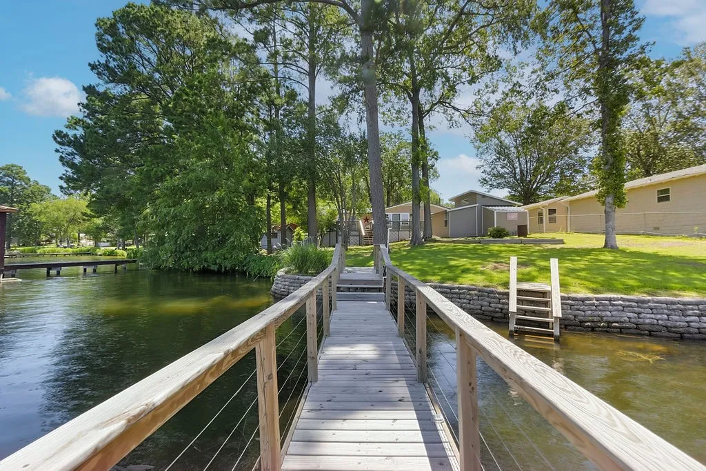 Single Family Residence For Sale in Morris County , 208 SOUTHSHORE Drive, Lone Star, Texas 75668, 3 Bedroom, 2 Bathroom, Garage spaces, 1,944 Sqft, built in 1950, mls#21341280, Real Estate Agent in Lone Star, Homes For Sale in Morris county, Homes For Sale in Lone Star, Realtor in Lone Star Texas, Real Estate Brokerage Independent Realty Texas, Luminita Cordes Realtor