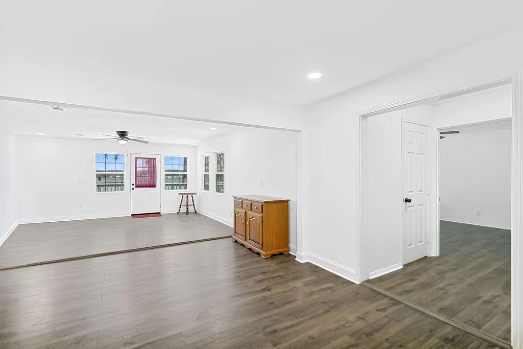 Single Family Residence For Sale in Morris County , 208 SOUTHSHORE Drive, Lone Star, Texas 75668, 3 Bedroom, 2 Bathroom, Garage spaces, 1,944 Sqft, built in 1950, mls#21341280, Real Estate Agent in Lone Star, Homes For Sale in Morris county, Homes For Sale in Lone Star, Realtor in Lone Star Texas, Real Estate Brokerage Independent Realty Texas, Luminita Cordes Realtor