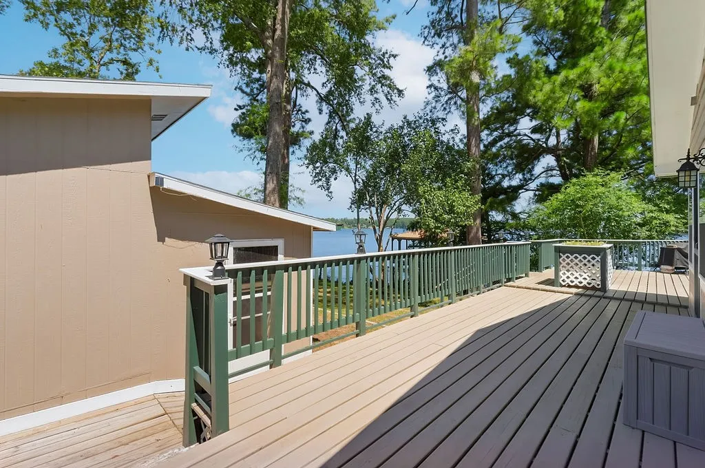 Single Family Residence For Sale in Morris County , 208 SOUTHSHORE Drive, Lone Star, Texas 75668, 3 Bedroom, 2 Bathroom, Garage spaces, 1,944 Sqft, built in 1950, mls#21341280, Real Estate Agent in Lone Star, Homes For Sale in Morris county, Homes For Sale in Lone Star, Realtor in Lone Star Texas, Real Estate Brokerage Independent Realty Texas, Luminita Cordes Realtor