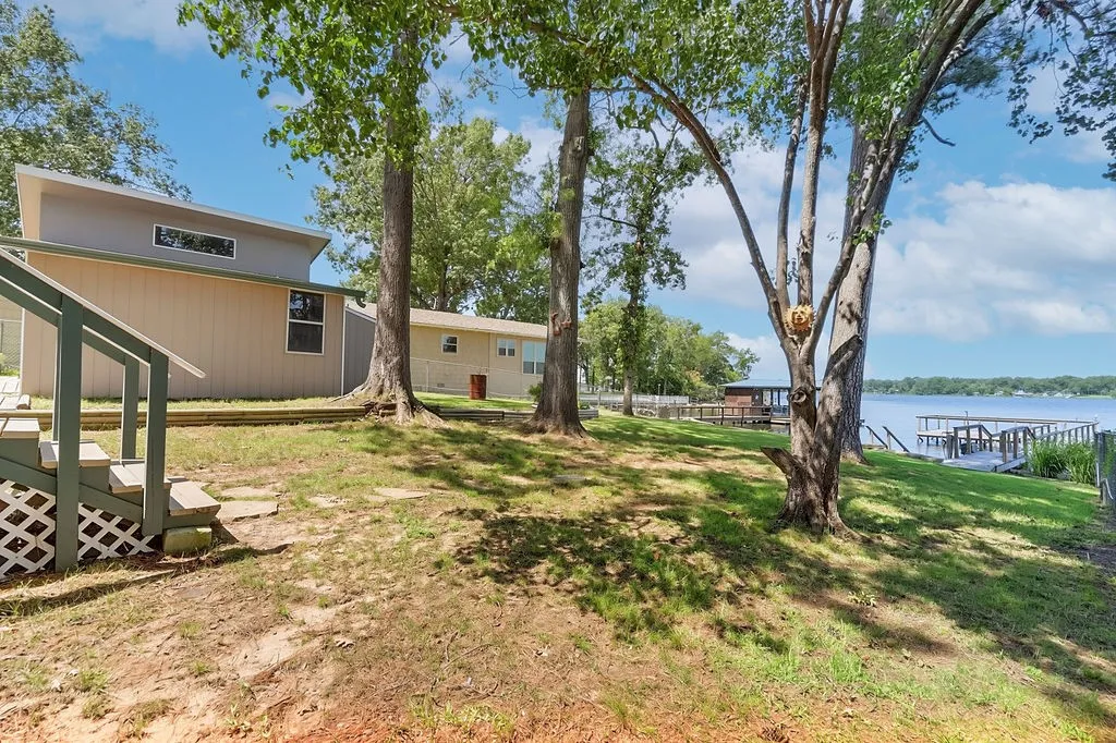 Single Family Residence For Sale in Morris County , 208 SOUTHSHORE Drive, Lone Star, Texas 75668, 3 Bedroom, 2 Bathroom, Garage spaces, 1,944 Sqft, built in 1950, mls#21341280, Real Estate Agent in Lone Star, Homes For Sale in Morris county, Homes For Sale in Lone Star, Realtor in Lone Star Texas, Real Estate Brokerage Independent Realty Texas, Luminita Cordes Realtor