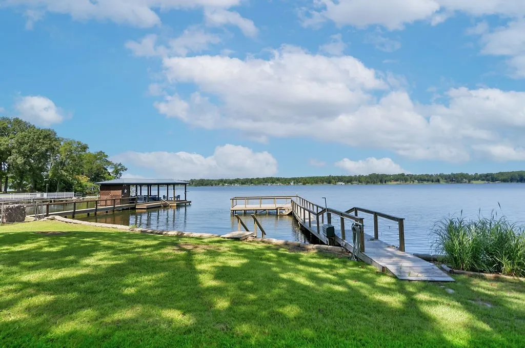 Single Family Residence For Sale in Morris County , 208 SOUTHSHORE Drive, Lone Star, Texas 75668, 3 Bedroom, 2 Bathroom, Garage spaces, 1,944 Sqft, built in 1950, mls#21341280, Real Estate Agent in Lone Star, Homes For Sale in Morris county, Homes For Sale in Lone Star, Realtor in Lone Star Texas, Real Estate Brokerage Independent Realty Texas, Luminita Cordes Realtor