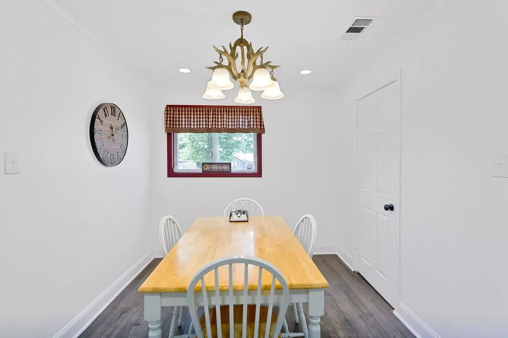Single Family Residence For Sale in Morris County , 208 SOUTHSHORE Drive, Lone Star, Texas 75668, 3 Bedroom, 2 Bathroom, Garage spaces, 1,944 Sqft, built in 1950, mls#21341280, Real Estate Agent in Lone Star, Homes For Sale in Morris county, Homes For Sale in Lone Star, Realtor in Lone Star Texas, Real Estate Brokerage Independent Realty Texas, Luminita Cordes Realtor