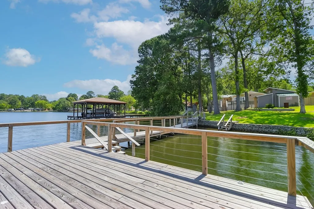 Single Family Residence For Sale in Morris County , 208 SOUTHSHORE Drive, Lone Star, Texas 75668, 3 Bedroom, 2 Bathroom, Garage spaces, 1,944 Sqft, built in 1950, mls#21341280, Real Estate Agent in Lone Star, Homes For Sale in Morris county, Homes For Sale in Lone Star, Realtor in Lone Star Texas, Real Estate Brokerage Independent Realty Texas, Luminita Cordes Realtor
