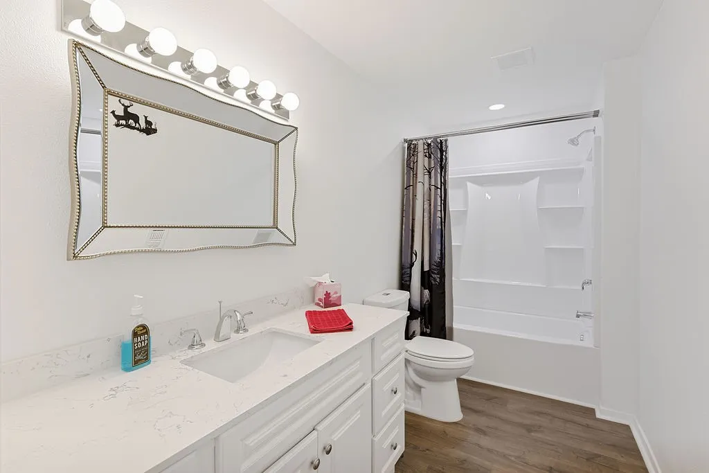 Single Family Residence For Sale in Morris County , 208 SOUTHSHORE Drive, Lone Star, Texas 75668, 3 Bedroom, 2 Bathroom, Garage spaces, 1,944 Sqft, built in 1950, mls#21341280, Real Estate Agent in Lone Star, Homes For Sale in Morris county, Homes For Sale in Lone Star, Realtor in Lone Star Texas, Real Estate Brokerage Independent Realty Texas, Luminita Cordes Realtor