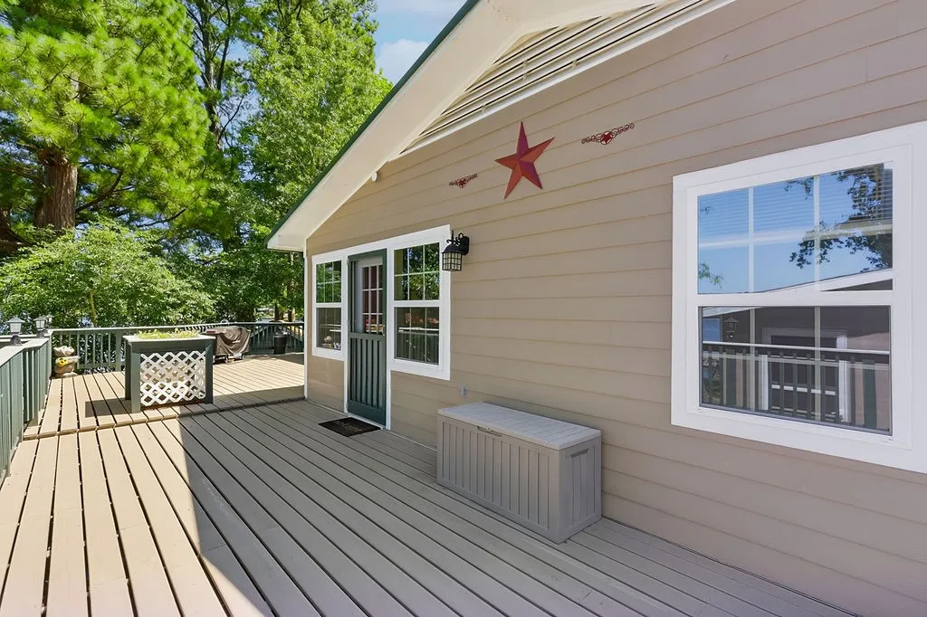 Single Family Residence For Sale in Morris County , 208 SOUTHSHORE Drive, Lone Star, Texas 75668, 3 Bedroom, 2 Bathroom, Garage spaces, 1,944 Sqft, built in 1950, mls#21341280, Real Estate Agent in Lone Star, Homes For Sale in Morris county, Homes For Sale in Lone Star, Realtor in Lone Star Texas, Real Estate Brokerage Independent Realty Texas, Luminita Cordes Realtor
