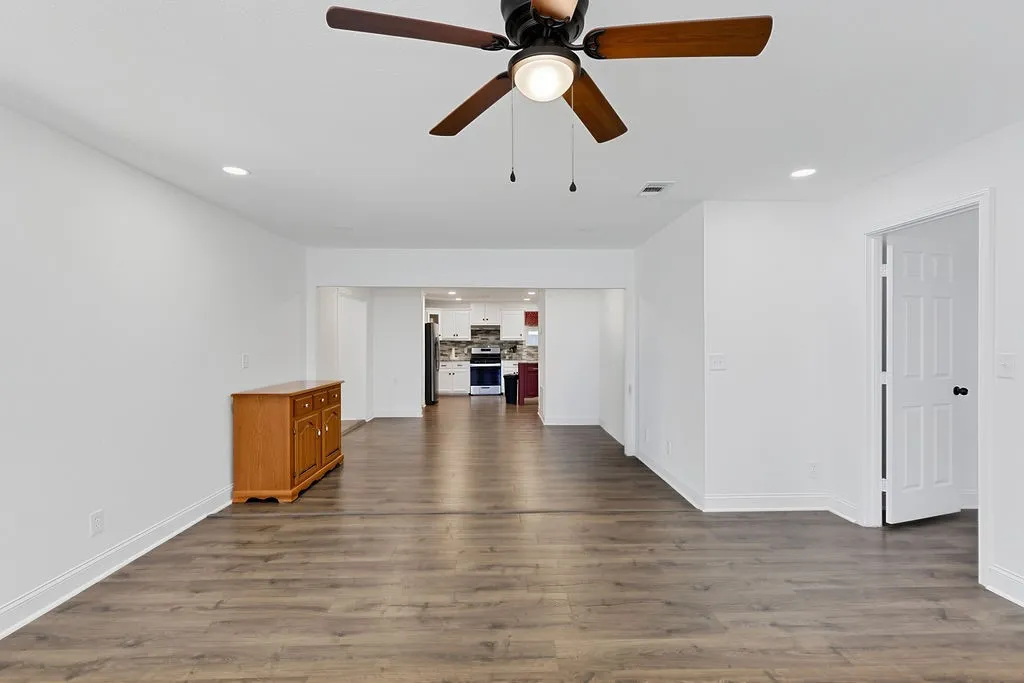 Single Family Residence For Sale in Morris County , 208 SOUTHSHORE Drive, Lone Star, Texas 75668, 3 Bedroom, 2 Bathroom, Garage spaces, 1,944 Sqft, built in 1950, mls#21341280, Real Estate Agent in Lone Star, Homes For Sale in Morris county, Homes For Sale in Lone Star, Realtor in Lone Star Texas, Real Estate Brokerage Independent Realty Texas, Luminita Cordes Realtor