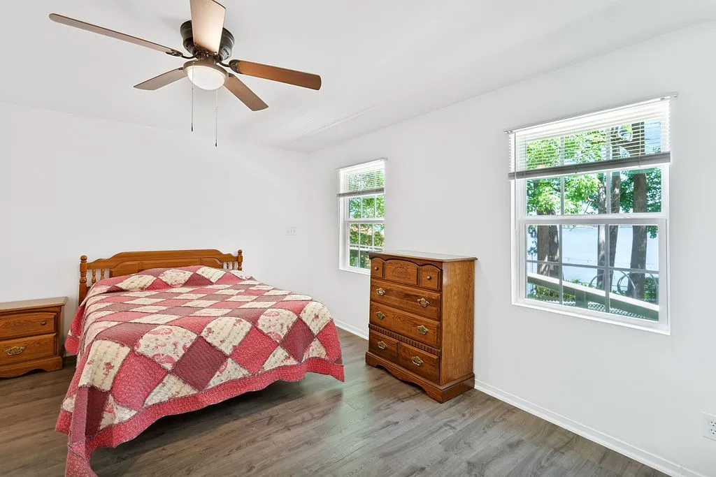Single Family Residence For Sale in Morris County , 208 SOUTHSHORE Drive, Lone Star, Texas 75668, 3 Bedroom, 2 Bathroom, Garage spaces, 1,944 Sqft, built in 1950, mls#21341280, Real Estate Agent in Lone Star, Homes For Sale in Morris county, Homes For Sale in Lone Star, Realtor in Lone Star Texas, Real Estate Brokerage Independent Realty Texas, Luminita Cordes Realtor
