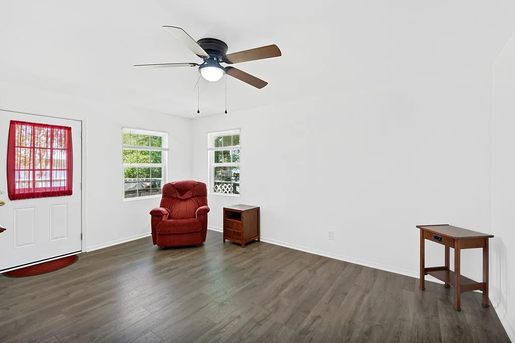 Single Family Residence For Sale in Morris County , 208 SOUTHSHORE Drive, Lone Star, Texas 75668, 3 Bedroom, 2 Bathroom, Garage spaces, 1,944 Sqft, built in 1950, mls#21341280, Real Estate Agent in Lone Star, Homes For Sale in Morris county, Homes For Sale in Lone Star, Realtor in Lone Star Texas, Real Estate Brokerage Independent Realty Texas, Luminita Cordes Realtor