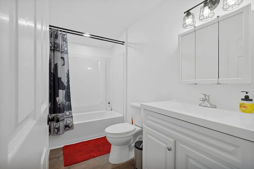 Single Family Residence For Sale in Morris County , 208 SOUTHSHORE Drive, Lone Star, Texas 75668, 3 Bedroom, 2 Bathroom, Garage spaces, 1,944 Sqft, built in 1950, mls#21341280, Real Estate Agent in Lone Star, Homes For Sale in Morris county, Homes For Sale in Lone Star, Realtor in Lone Star Texas, Real Estate Brokerage Independent Realty Texas, Luminita Cordes Realtor