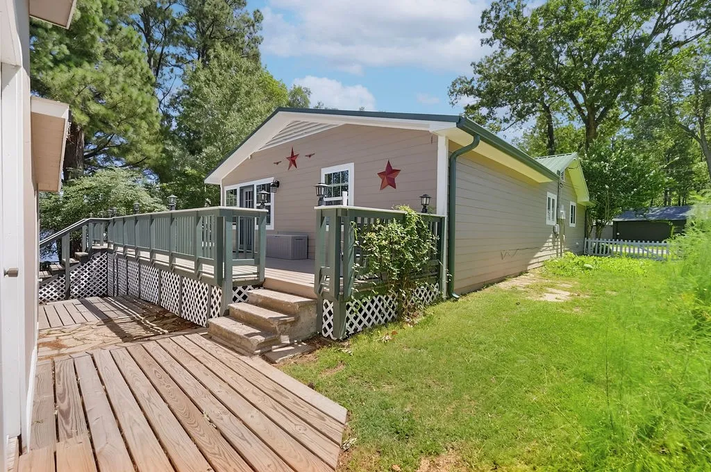 Single Family Residence For Sale in Morris County , 208 SOUTHSHORE Drive, Lone Star, Texas 75668, 3 Bedroom, 2 Bathroom, Garage spaces, 1,944 Sqft, built in 1950, mls#21341280, Real Estate Agent in Lone Star, Homes For Sale in Morris county, Homes For Sale in Lone Star, Realtor in Lone Star Texas, Real Estate Brokerage Independent Realty Texas, Luminita Cordes Realtor