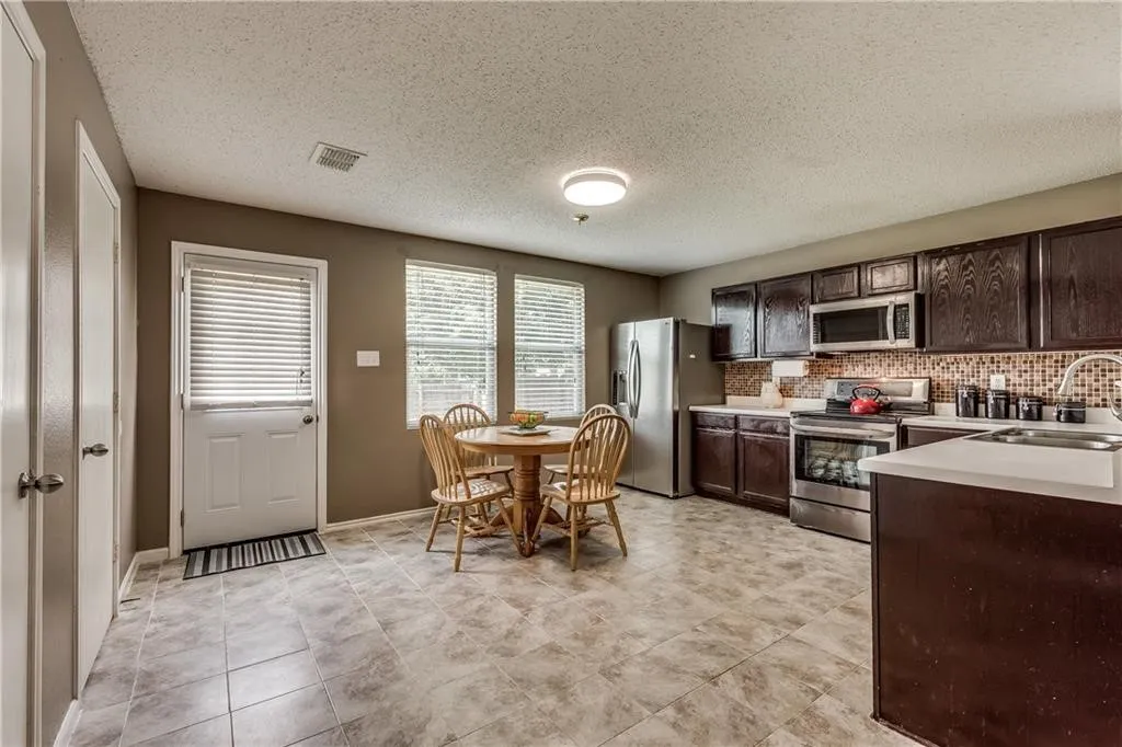 Single Family Residence For Sale in Denton County , 1608 Rialto Way, Fort Worth, Texas 76247, 3 Bedroom, 2 Bathroom, 2 Garage spaces, 1,647 Sqft, built in 2005, mls#21335444, Real Estate Agent in Fort Worth, Homes For Sale in Denton county, Homes For Sale in Fort Worth, Realtor in Fort Worth Texas, Real Estate Brokerage Independent Realty Texas, Luminita Cordes Realtor