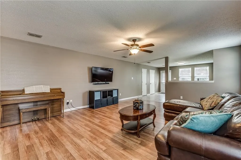 Single Family Residence For Sale in Denton County , 1608 Rialto Way, Fort Worth, Texas 76247, 3 Bedroom, 2 Bathroom, 2 Garage spaces, 1,647 Sqft, built in 2005, mls#21335444, Real Estate Agent in Fort Worth, Homes For Sale in Denton county, Homes For Sale in Fort Worth, Realtor in Fort Worth Texas, Real Estate Brokerage Independent Realty Texas, Luminita Cordes Realtor