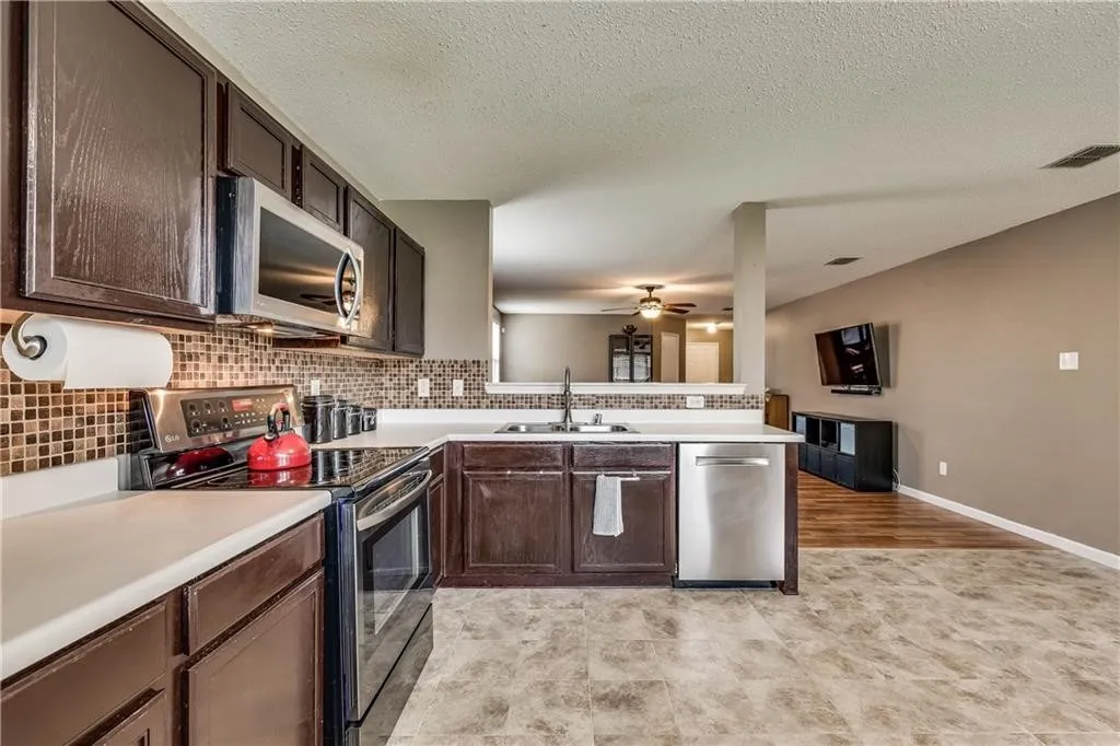 Single Family Residence For Sale in Denton County , 1608 Rialto Way, Fort Worth, Texas 76247, 3 Bedroom, 2 Bathroom, 2 Garage spaces, 1,647 Sqft, built in 2005, mls#21335444, Real Estate Agent in Fort Worth, Homes For Sale in Denton county, Homes For Sale in Fort Worth, Realtor in Fort Worth Texas, Real Estate Brokerage Independent Realty Texas, Luminita Cordes Realtor