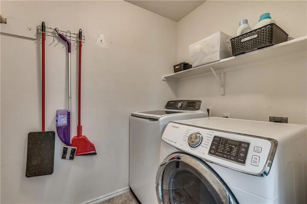 Single Family Residence For Sale in Denton County , 1608 Rialto Way, Fort Worth, Texas 76247, 3 Bedroom, 2 Bathroom, 2 Garage spaces, 1,647 Sqft, built in 2005, mls#21335444, Real Estate Agent in Fort Worth, Homes For Sale in Denton county, Homes For Sale in Fort Worth, Realtor in Fort Worth Texas, Real Estate Brokerage Independent Realty Texas, Luminita Cordes Realtor