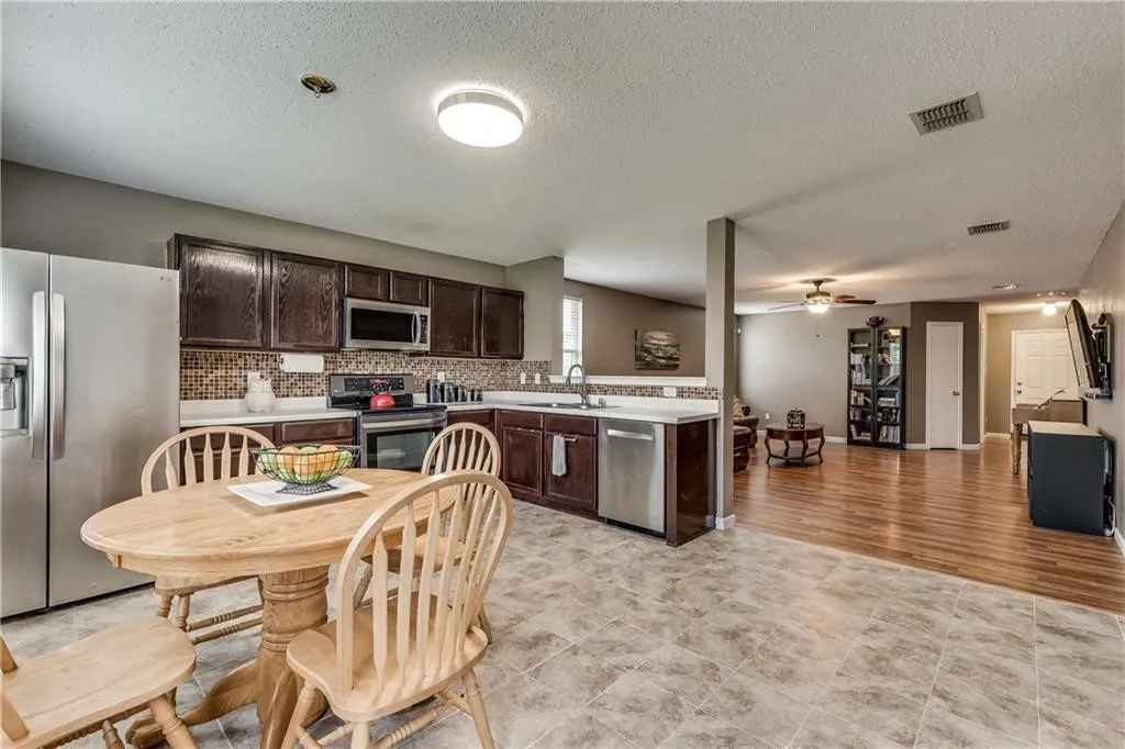 Single Family Residence For Sale in Denton County , 1608 Rialto Way, Fort Worth, Texas 76247, 3 Bedroom, 2 Bathroom, 2 Garage spaces, 1,647 Sqft, built in 2005, mls#21335444, Real Estate Agent in Fort Worth, Homes For Sale in Denton county, Homes For Sale in Fort Worth, Realtor in Fort Worth Texas, Real Estate Brokerage Independent Realty Texas, Luminita Cordes Realtor