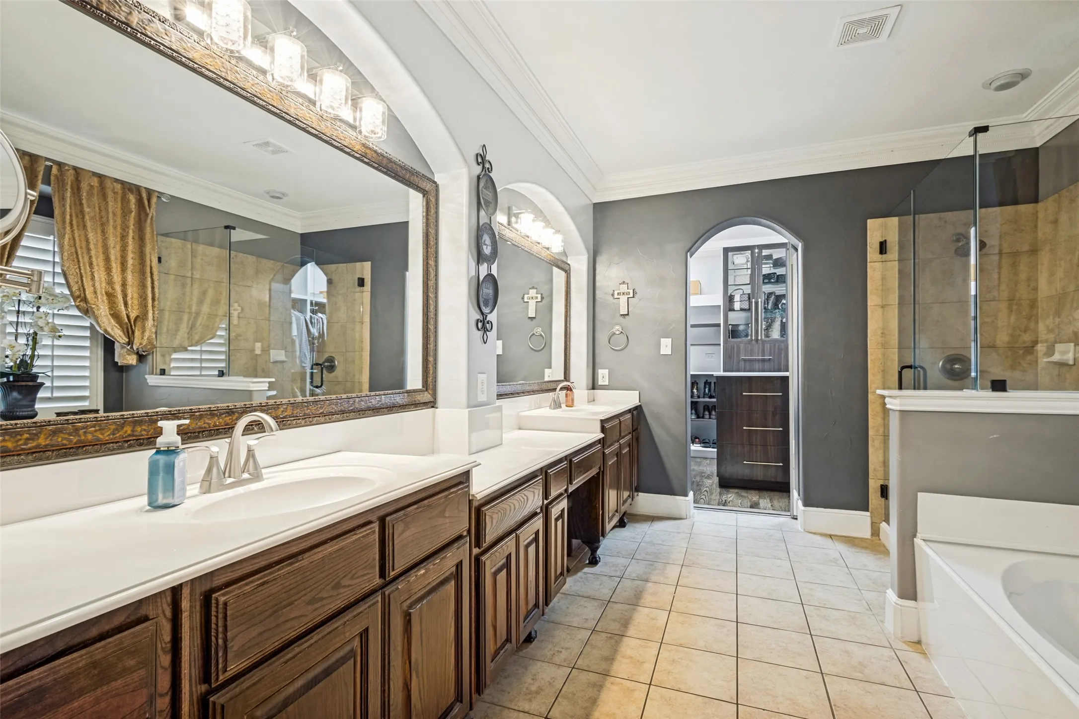 Owner's bathroom
