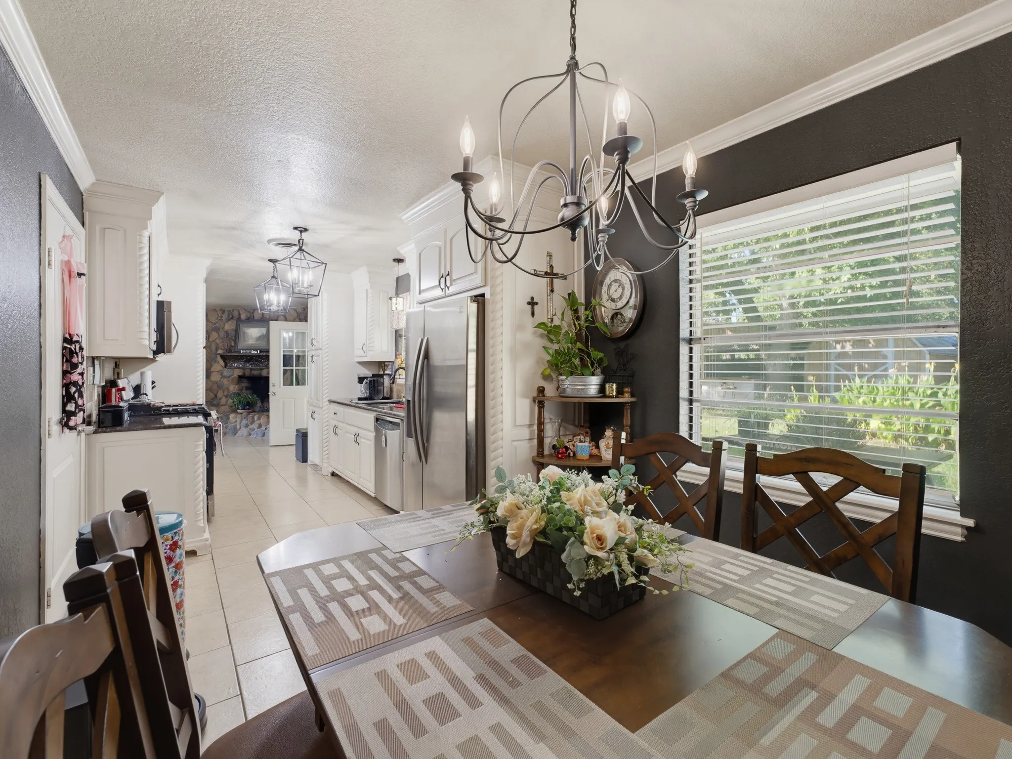 Single Family Residence For Sale in Montague County , 702 Preston Street, Bowie, Texas 76230, 3 Bedroom, 2 Bathroom, 2 Garage spaces, 1,676 Sqft, built in 1975, mls#21340412, Real Estate Agent in Bowie, Homes For Sale in Montague county, Homes For Sale in Bowie, Realtor in Bowie Texas, Real Estate Brokerage Independent Realty Texas, Luminita Cordes Realtor