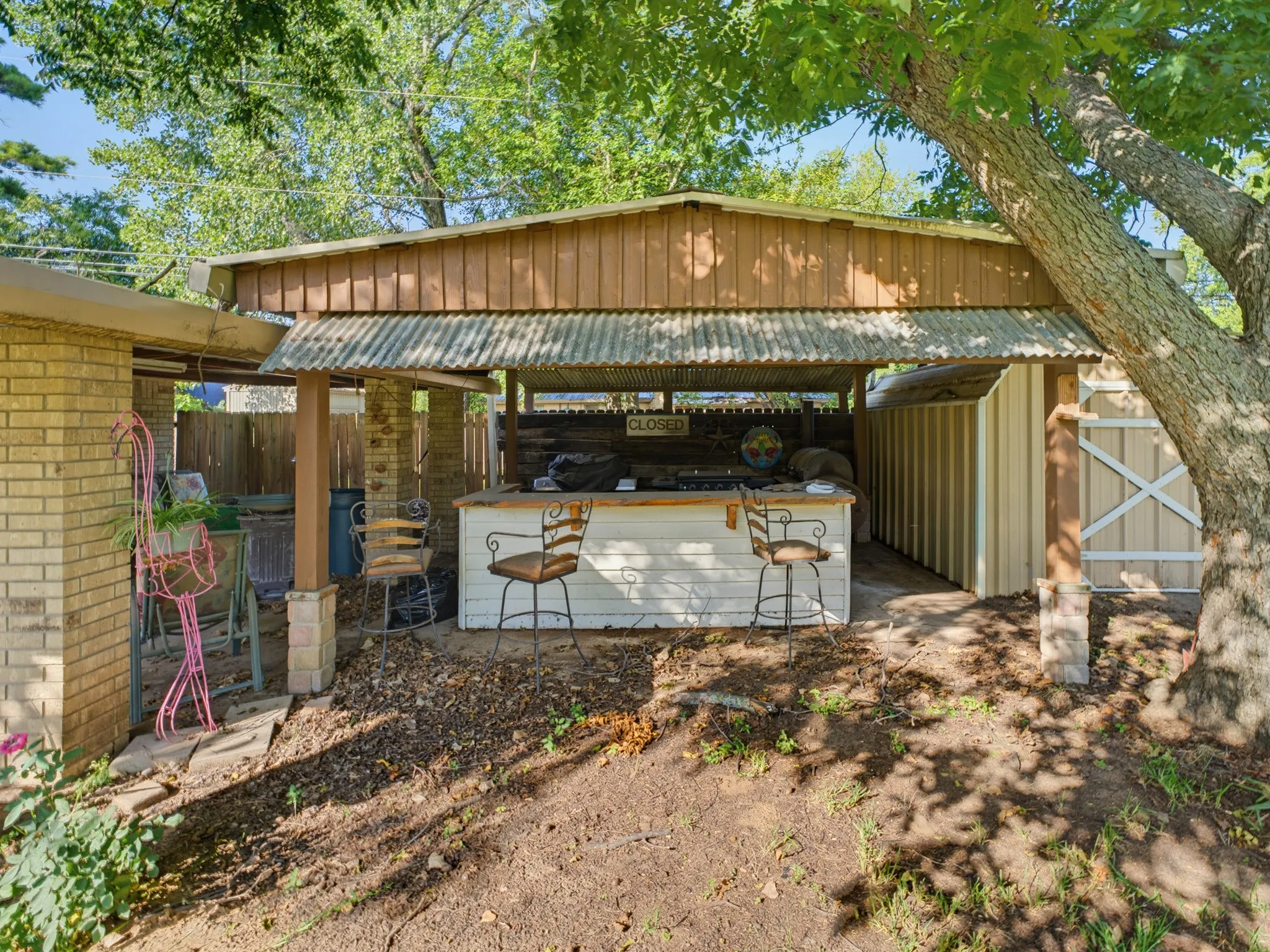 Single Family Residence For Sale in Montague County , 702 Preston Street, Bowie, Texas 76230, 3 Bedroom, 2 Bathroom, 2 Garage spaces, 1,676 Sqft, built in 1975, mls#21340412, Real Estate Agent in Bowie, Homes For Sale in Montague county, Homes For Sale in Bowie, Realtor in Bowie Texas, Real Estate Brokerage Independent Realty Texas, Luminita Cordes Realtor