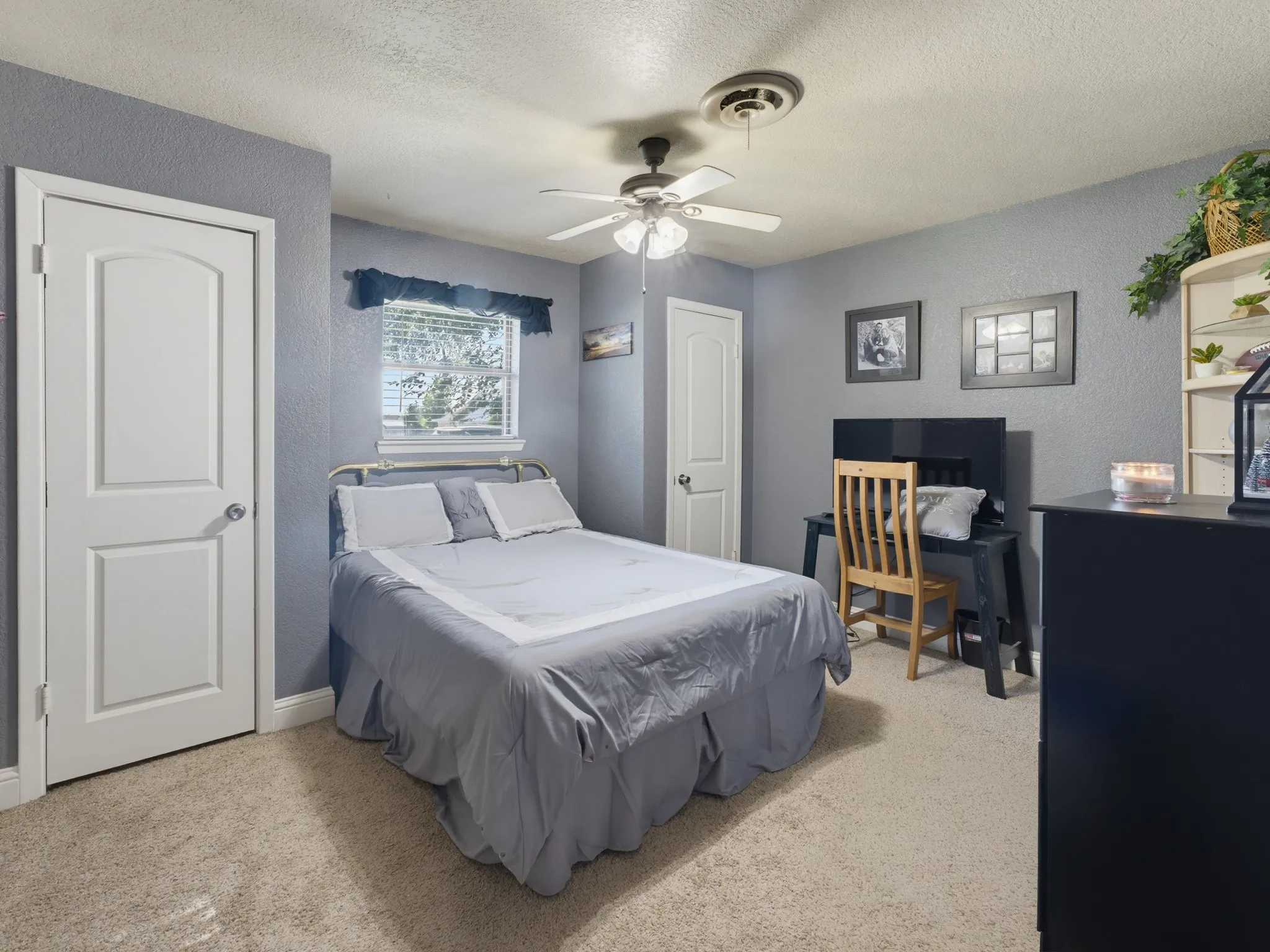 Single Family Residence For Sale in Montague County , 702 Preston Street, Bowie, Texas 76230, 3 Bedroom, 2 Bathroom, 2 Garage spaces, 1,676 Sqft, built in 1975, mls#21340412, Real Estate Agent in Bowie, Homes For Sale in Montague county, Homes For Sale in Bowie, Realtor in Bowie Texas, Real Estate Brokerage Independent Realty Texas, Luminita Cordes Realtor
