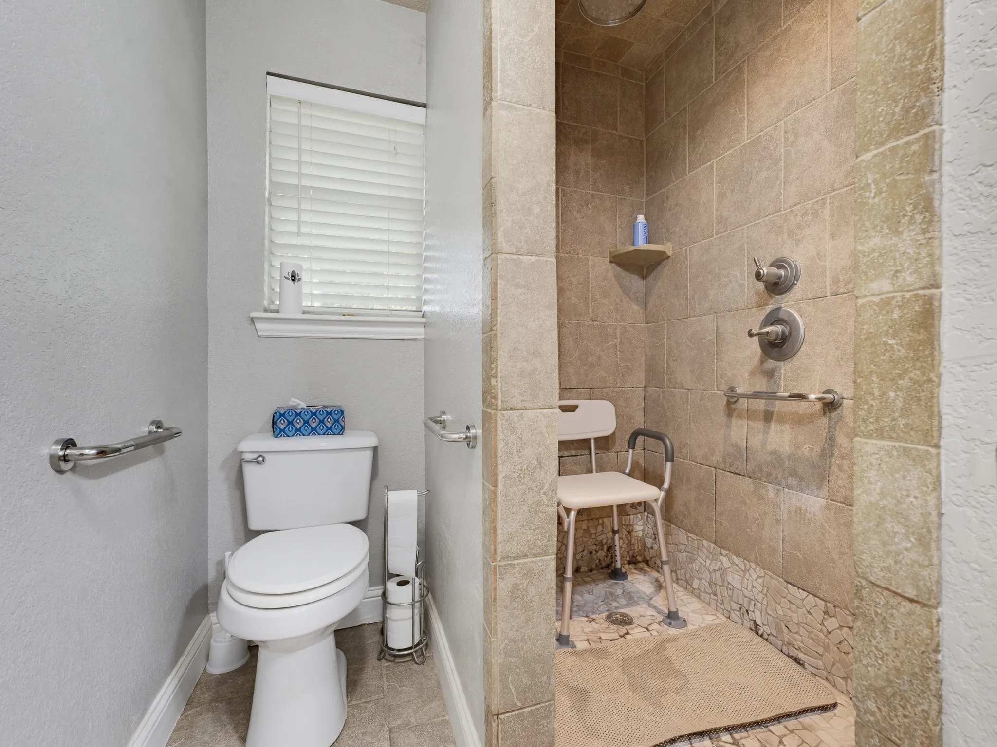 Single Family Residence For Sale in Montague County , 702 Preston Street, Bowie, Texas 76230, 3 Bedroom, 2 Bathroom, 2 Garage spaces, 1,676 Sqft, built in 1975, mls#21340412, Real Estate Agent in Bowie, Homes For Sale in Montague county, Homes For Sale in Bowie, Realtor in Bowie Texas, Real Estate Brokerage Independent Realty Texas, Luminita Cordes Realtor