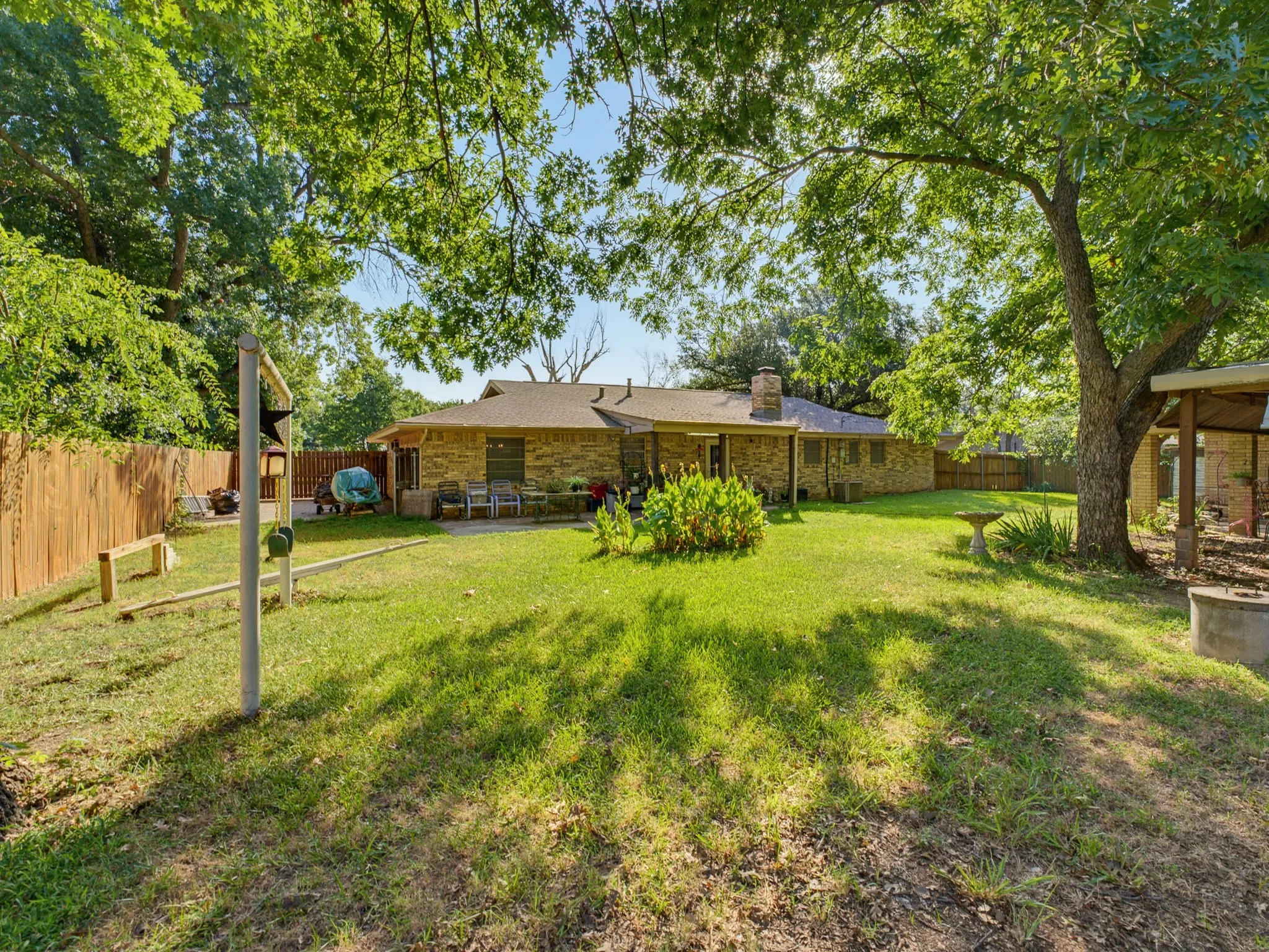 Single Family Residence For Sale in Montague County , 702 Preston Street, Bowie, Texas 76230, 3 Bedroom, 2 Bathroom, 2 Garage spaces, 1,676 Sqft, built in 1975, mls#21340412, Real Estate Agent in Bowie, Homes For Sale in Montague county, Homes For Sale in Bowie, Realtor in Bowie Texas, Real Estate Brokerage Independent Realty Texas, Luminita Cordes Realtor