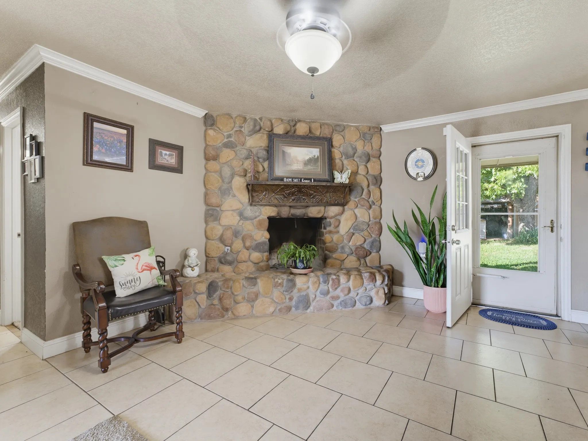 Single Family Residence For Sale in Montague County , 702 Preston Street, Bowie, Texas 76230, 3 Bedroom, 2 Bathroom, 2 Garage spaces, 1,676 Sqft, built in 1975, mls#21340412, Real Estate Agent in Bowie, Homes For Sale in Montague county, Homes For Sale in Bowie, Realtor in Bowie Texas, Real Estate Brokerage Independent Realty Texas, Luminita Cordes Realtor