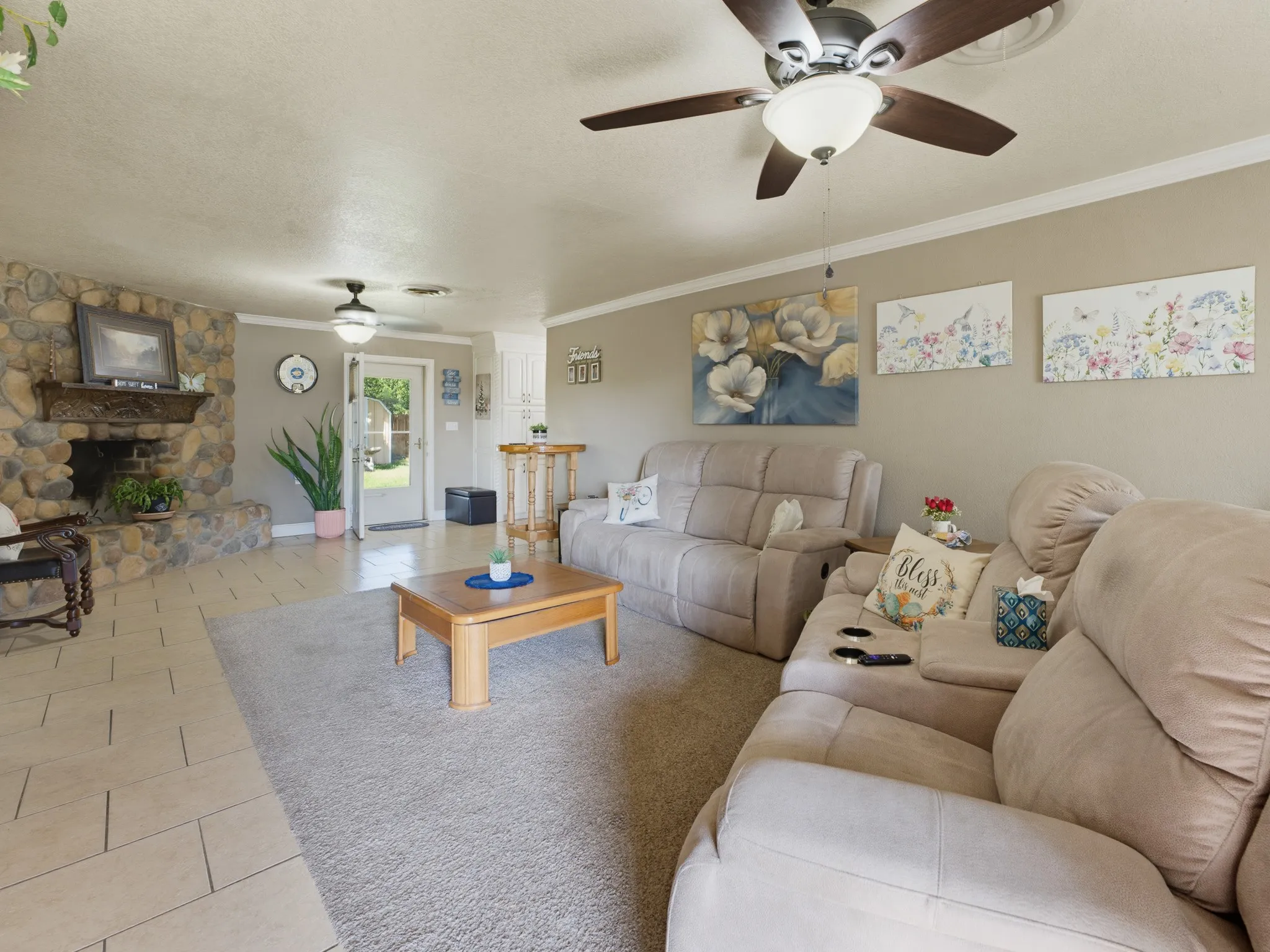 Single Family Residence For Sale in Montague County , 702 Preston Street, Bowie, Texas 76230, 3 Bedroom, 2 Bathroom, 2 Garage spaces, 1,676 Sqft, built in 1975, mls#21340412, Real Estate Agent in Bowie, Homes For Sale in Montague county, Homes For Sale in Bowie, Realtor in Bowie Texas, Real Estate Brokerage Independent Realty Texas, Luminita Cordes Realtor