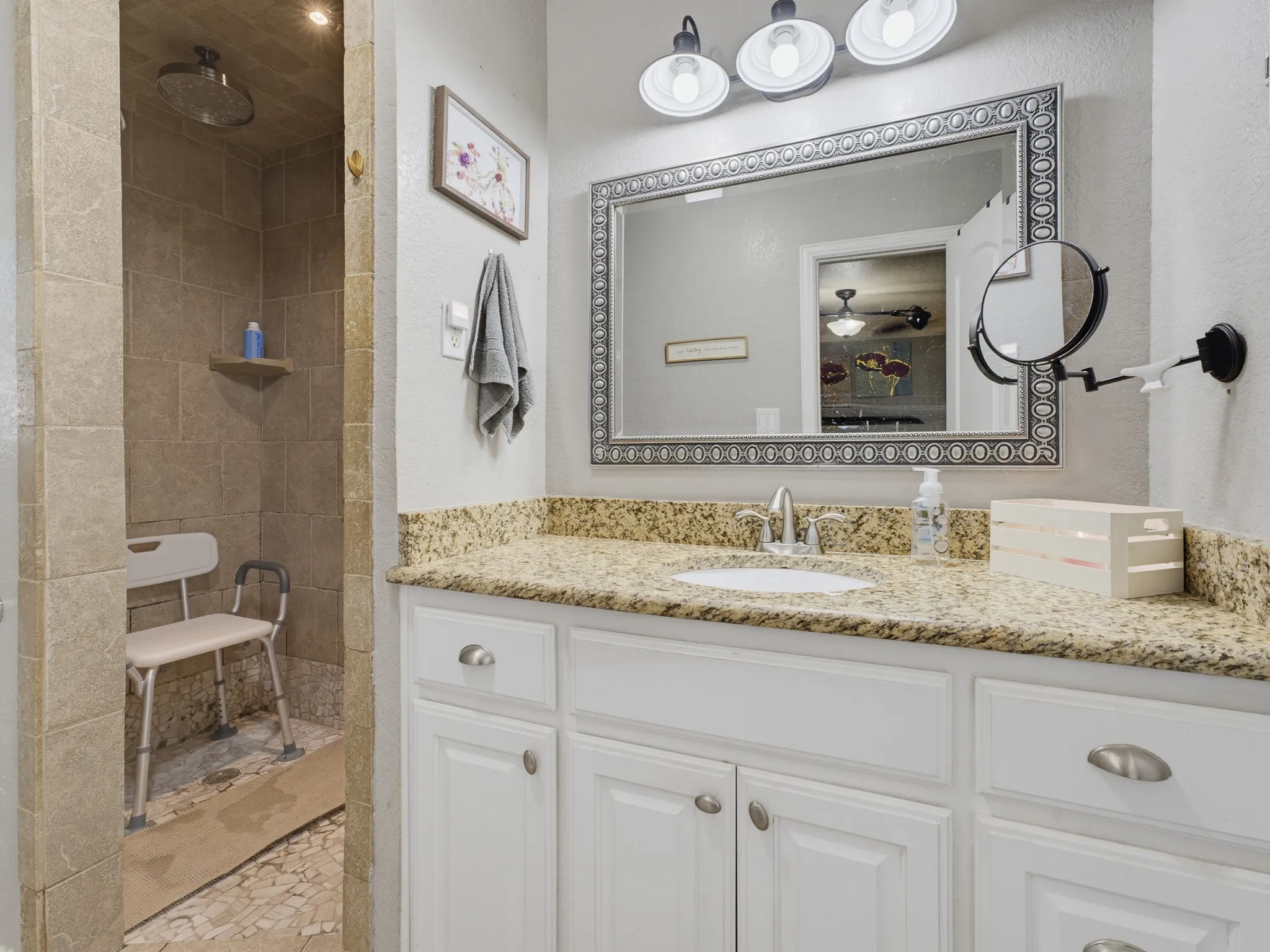 Single Family Residence For Sale in Montague County , 702 Preston Street, Bowie, Texas 76230, 3 Bedroom, 2 Bathroom, 2 Garage spaces, 1,676 Sqft, built in 1975, mls#21340412, Real Estate Agent in Bowie, Homes For Sale in Montague county, Homes For Sale in Bowie, Realtor in Bowie Texas, Real Estate Brokerage Independent Realty Texas, Luminita Cordes Realtor