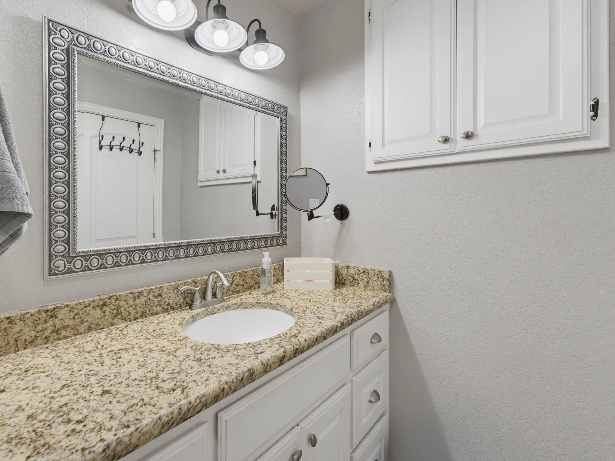Single Family Residence For Sale in Montague County , 702 Preston Street, Bowie, Texas 76230, 3 Bedroom, 2 Bathroom, 2 Garage spaces, 1,676 Sqft, built in 1975, mls#21340412, Real Estate Agent in Bowie, Homes For Sale in Montague county, Homes For Sale in Bowie, Realtor in Bowie Texas, Real Estate Brokerage Independent Realty Texas, Luminita Cordes Realtor