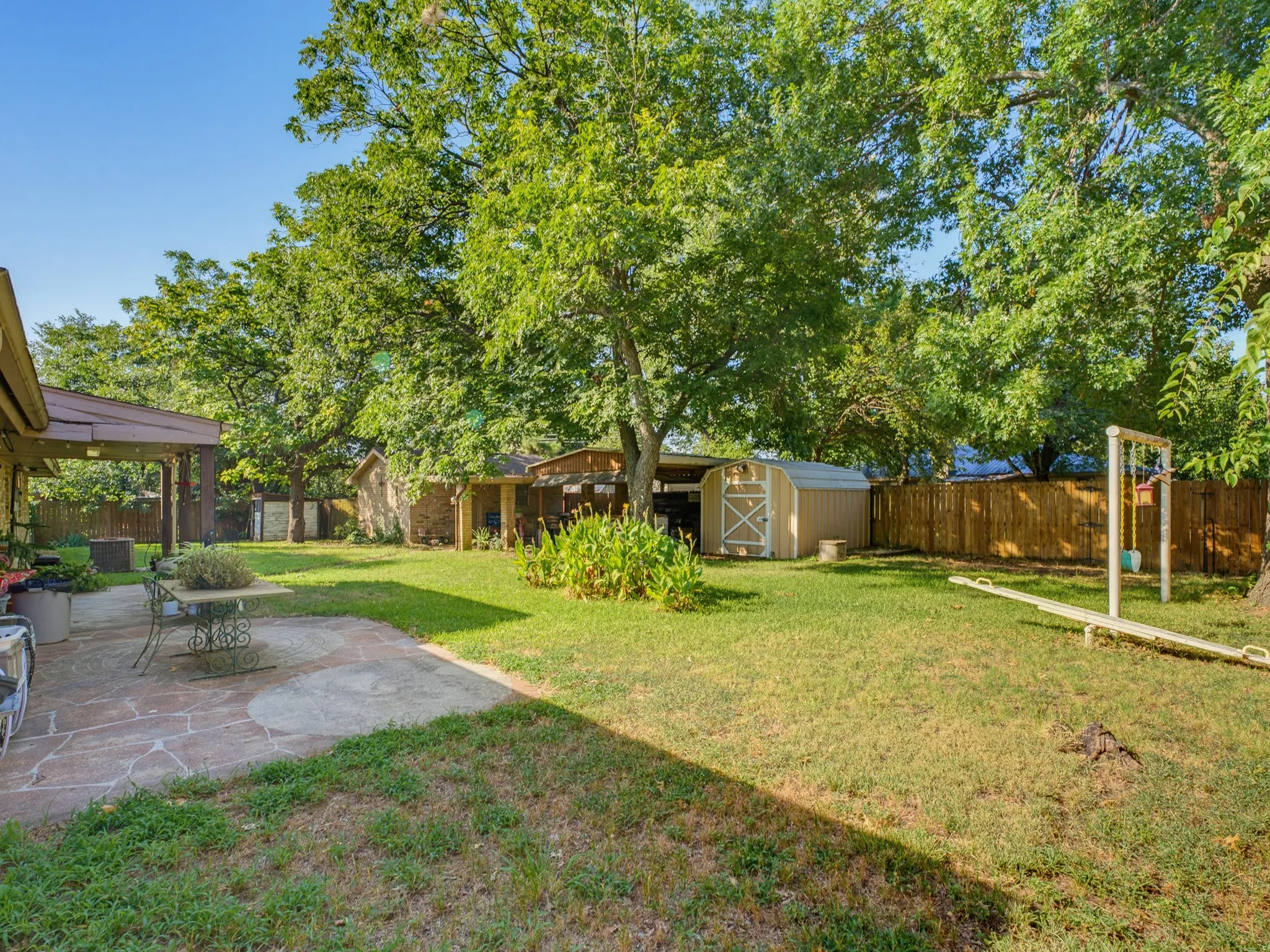 Single Family Residence For Sale in Montague County , 702 Preston Street, Bowie, Texas 76230, 3 Bedroom, 2 Bathroom, 2 Garage spaces, 1,676 Sqft, built in 1975, mls#21340412, Real Estate Agent in Bowie, Homes For Sale in Montague county, Homes For Sale in Bowie, Realtor in Bowie Texas, Real Estate Brokerage Independent Realty Texas, Luminita Cordes Realtor