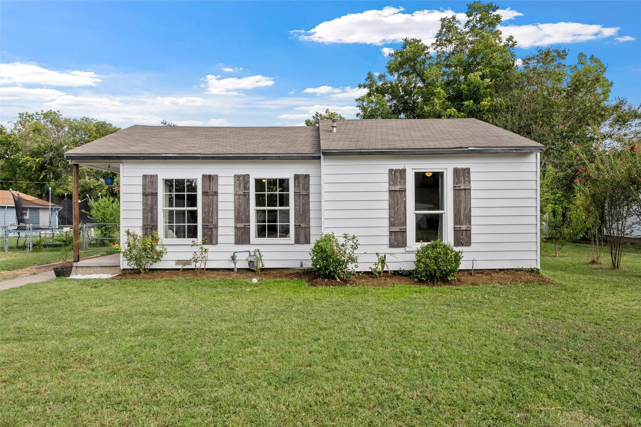 Single Family Residence For Sale in Mc Lennan County , 3600 Cumberland Avenue, Waco, Texas 76707, 3 Bedroom, 1 Bathroom, Garage spaces, 1,032 Sqft, built in 1950, mls#21341290, Real Estate Agent in Waco, Homes For Sale in Mc Lennan county, Homes For Sale in Waco, Realtor in Waco Texas, Real Estate Brokerage Independent Realty Texas, Luminita Cordes Realtor
