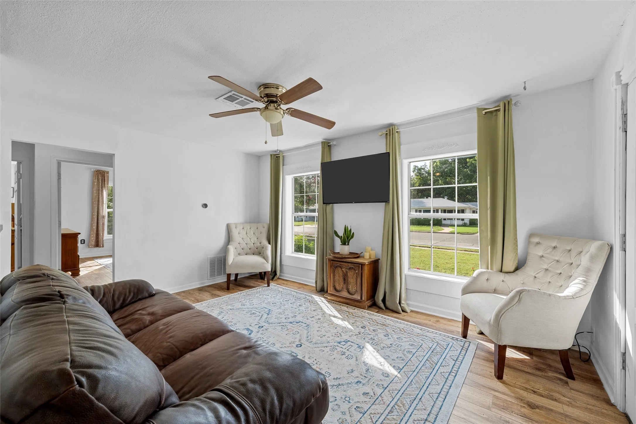 Single Family Residence For Sale in Mc Lennan County , 3600 Cumberland Avenue, Waco, Texas 76707, 3 Bedroom, 1 Bathroom, Garage spaces, 1,032 Sqft, built in 1950, mls#21341290, Real Estate Agent in Waco, Homes For Sale in Mc Lennan county, Homes For Sale in Waco, Realtor in Waco Texas, Real Estate Brokerage Independent Realty Texas, Luminita Cordes Realtor