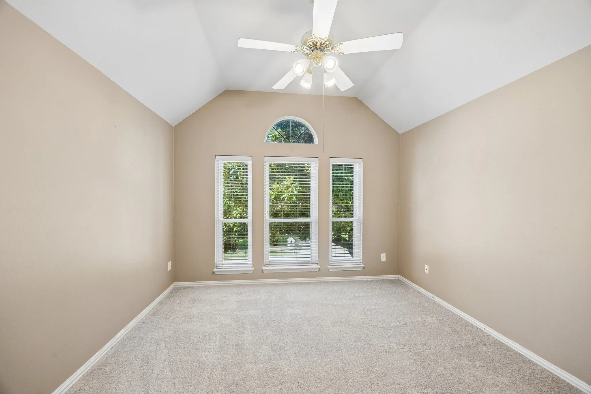 This secondary bedroom is found at the top of the stairs and has easy access to the game room. The room features ensuite jack and jill bathroom, ceiling fan, new carpet and vaulted ceiling.