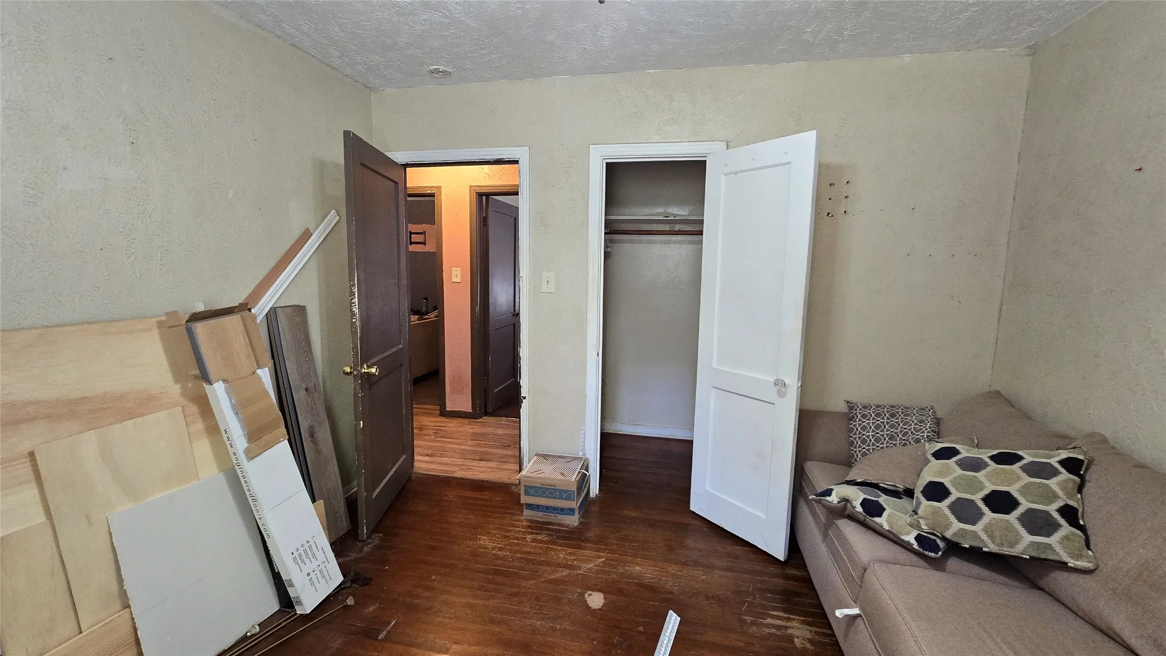 Single Family Residence For Sale in Dallas County , 3107 S Ewing Avenue, Dallas, Texas 75216, 2 Bedroom, 1 Bathroom, 1 Garage spaces, 822 Sqft, built in 1948, mls#21341299, Real Estate Agent in Dallas, Homes For Sale in Dallas county, Homes For Sale in Dallas, Realtor in Dallas Texas, Real Estate Brokerage Independent Realty Texas, Luminita Cordes Realtor