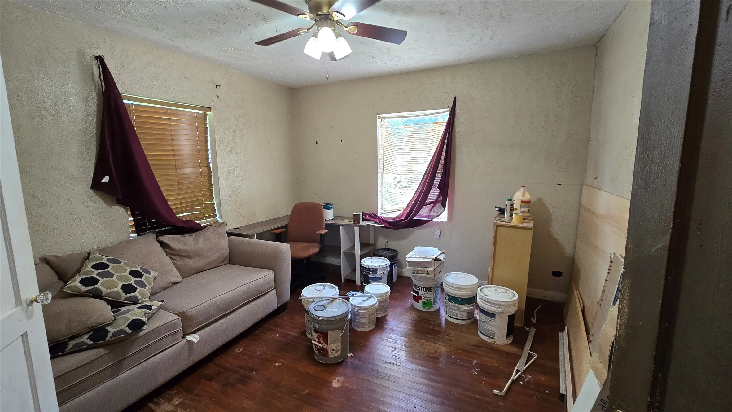 Single Family Residence For Sale in Dallas County , 3107 S Ewing Avenue, Dallas, Texas 75216, 2 Bedroom, 1 Bathroom, 1 Garage spaces, 822 Sqft, built in 1948, mls#21341299, Real Estate Agent in Dallas, Homes For Sale in Dallas county, Homes For Sale in Dallas, Realtor in Dallas Texas, Real Estate Brokerage Independent Realty Texas, Luminita Cordes Realtor